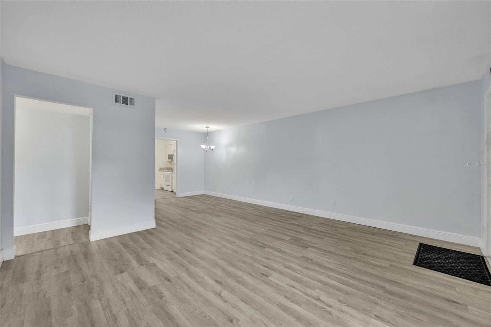 Image 5 of 25 For 200 Saint Andrews Boulevard 1901