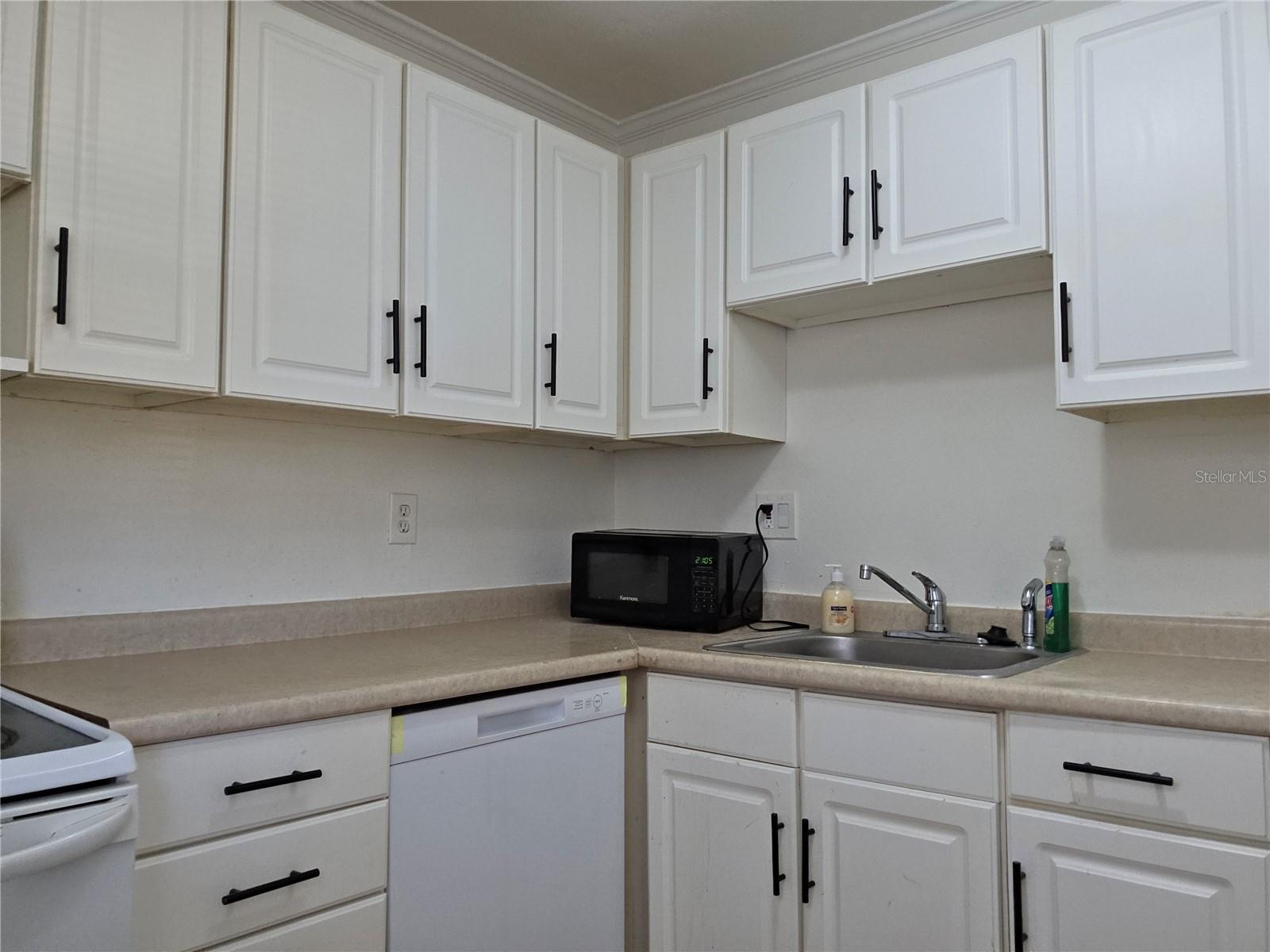 Image 5 of 20 For 1504 Virginia Avenue 105