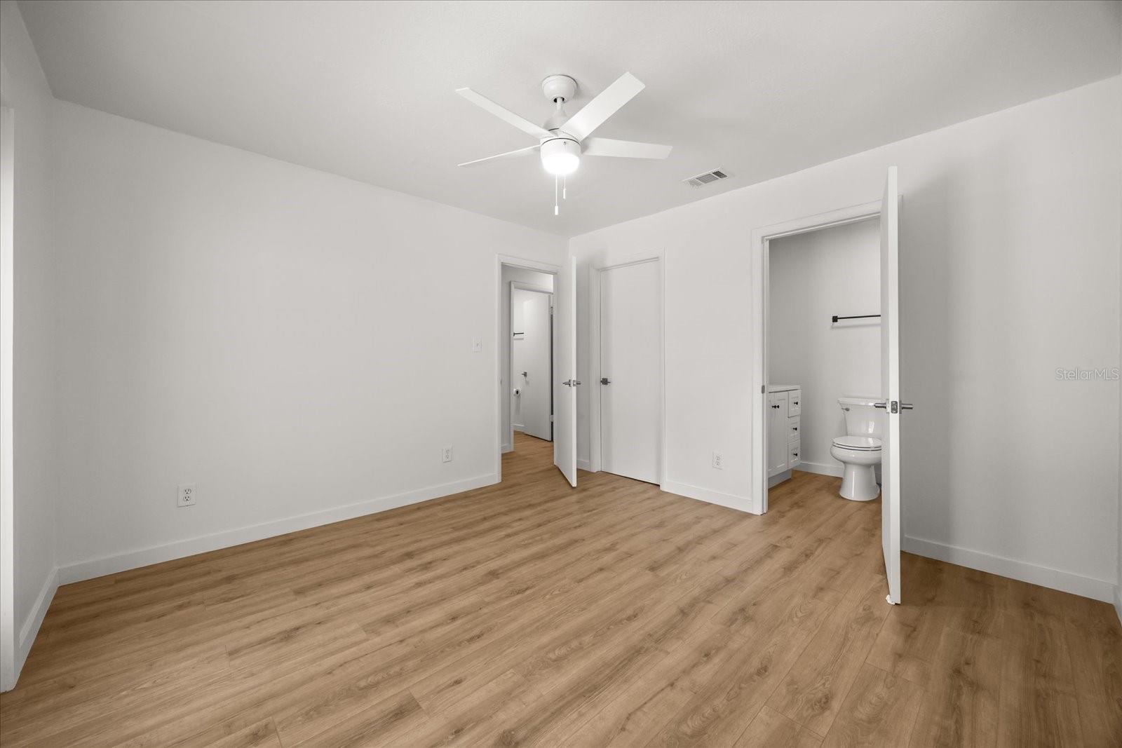 Listing photo id 10 for 1705 Baxter Avenue