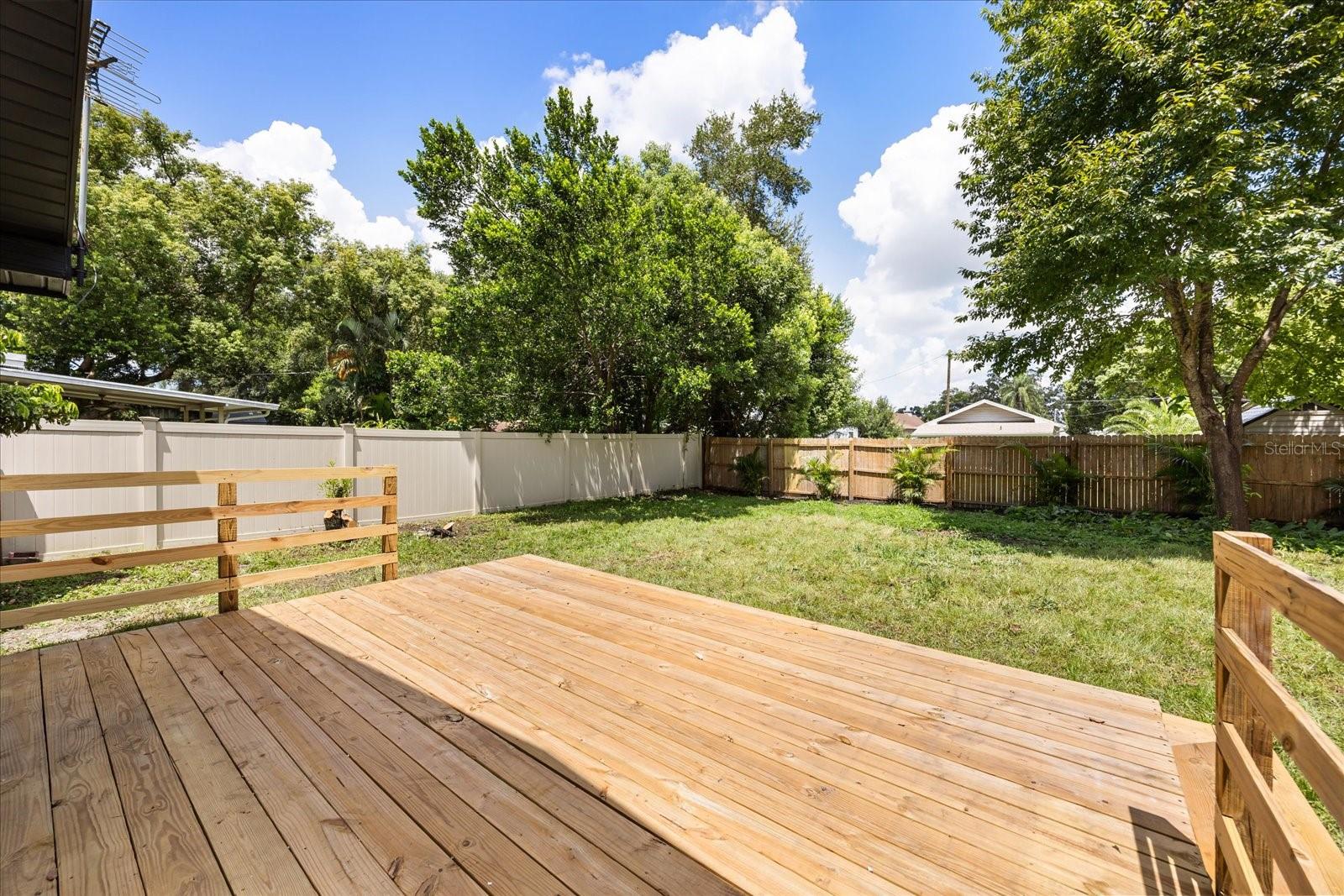 Listing photo id 19 for 1705 Baxter Avenue