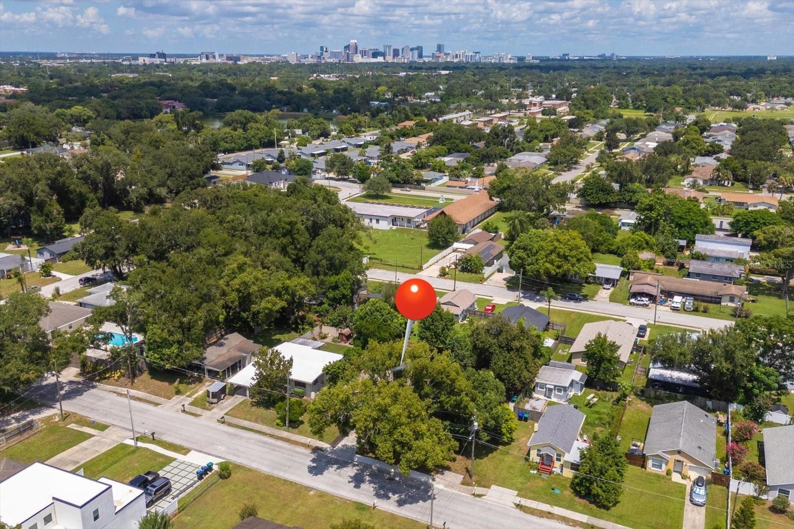 Listing photo id 22 for 1705 Baxter Avenue