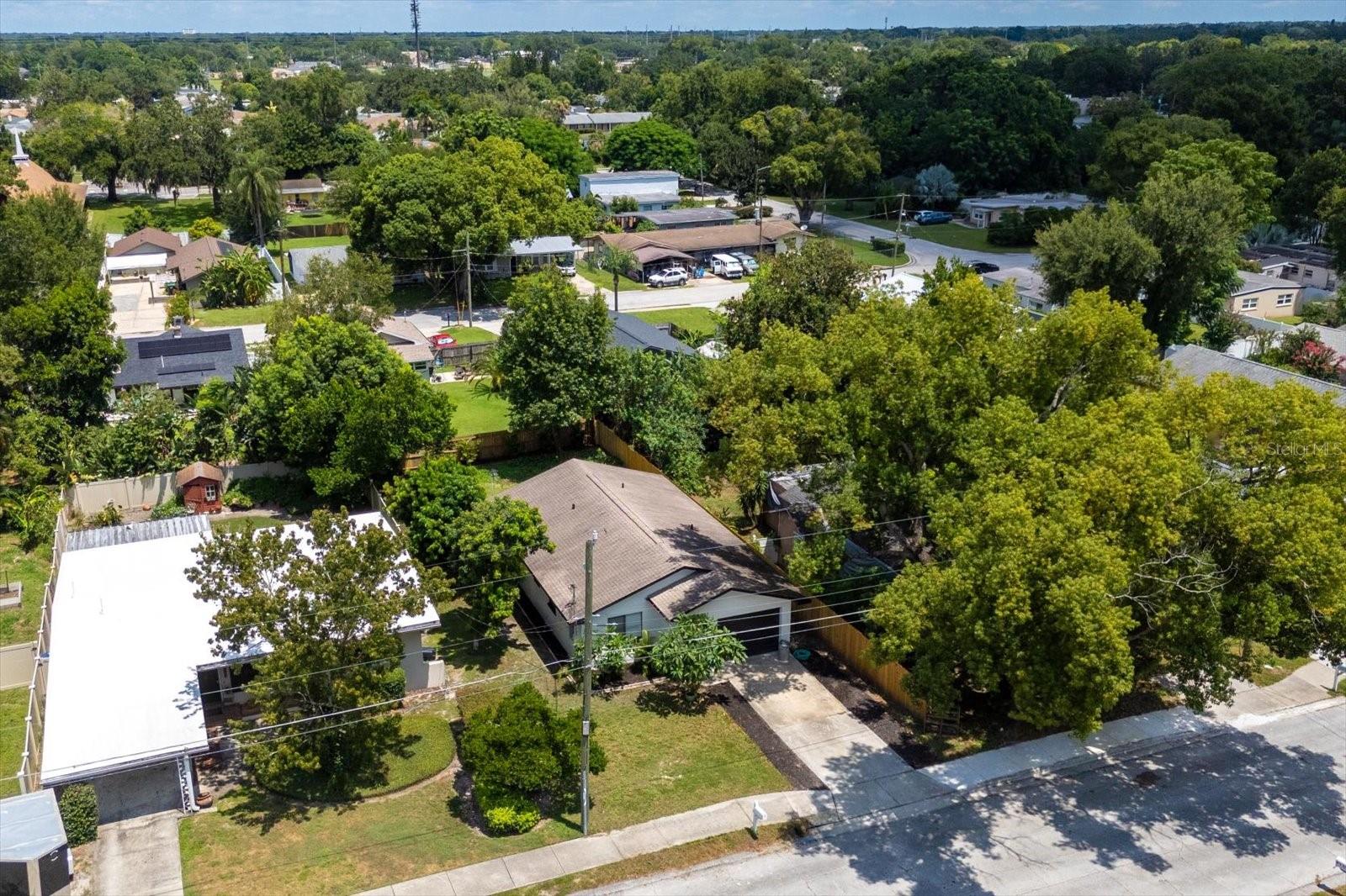 Listing photo id 23 for 1705 Baxter Avenue