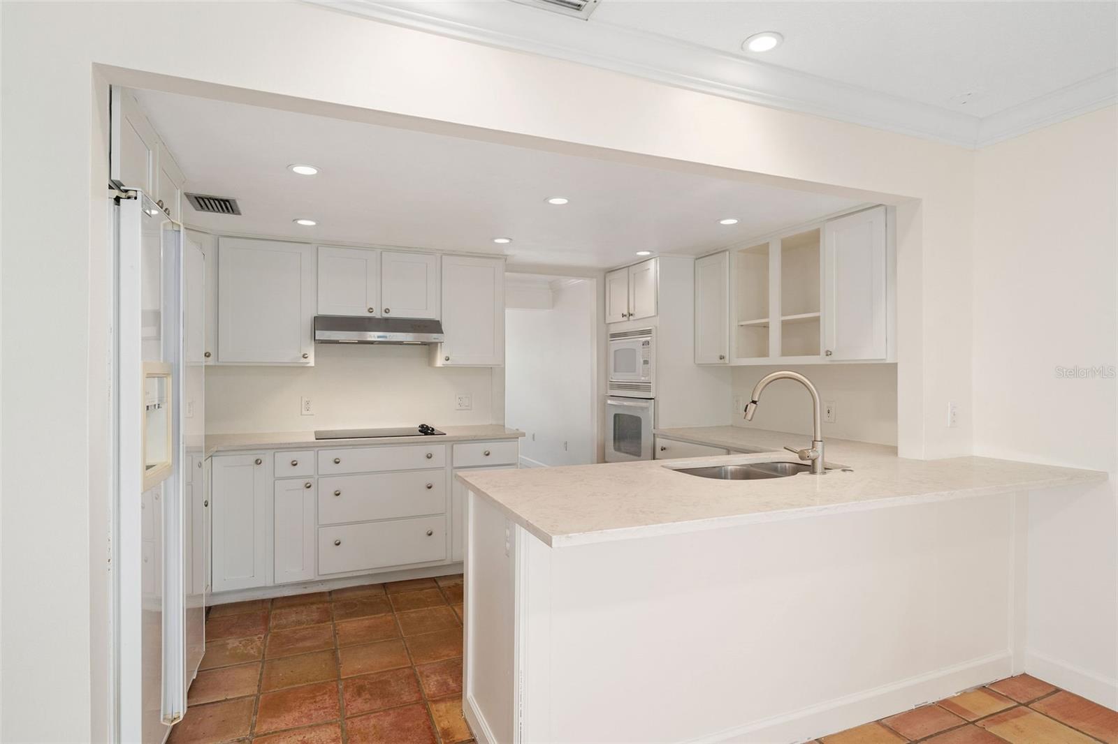 Image 11 of 33 For 354 Lakeview Street