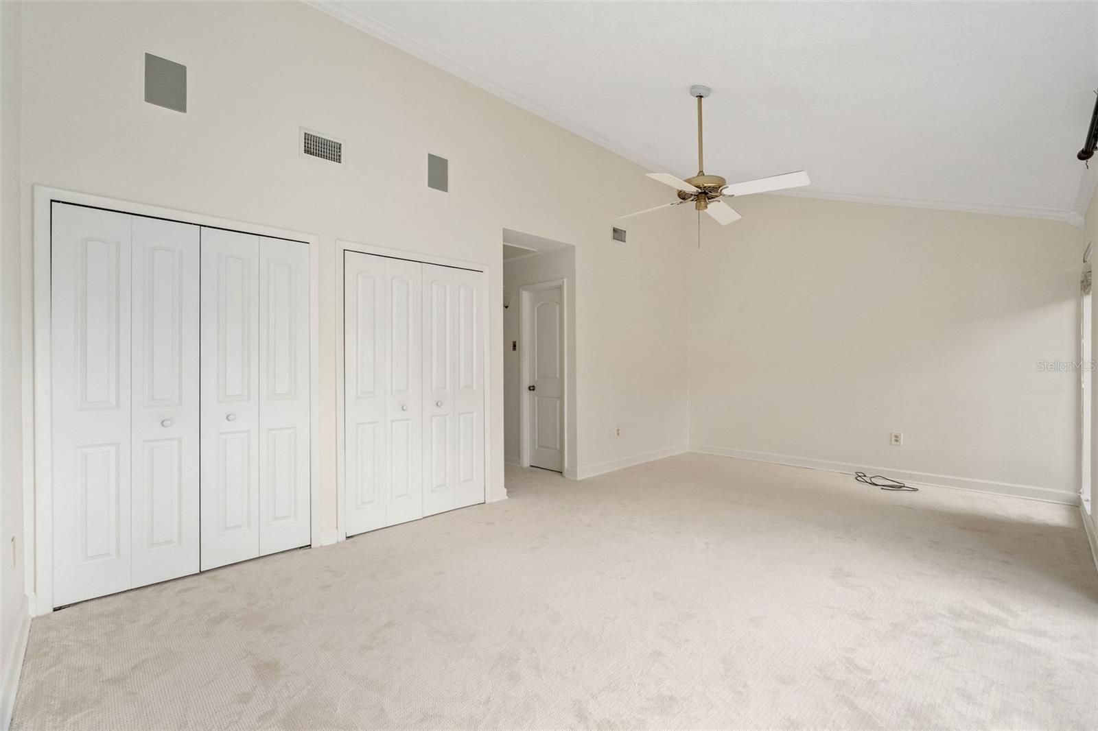 Image 16 of 33 For 354 Lakeview Street