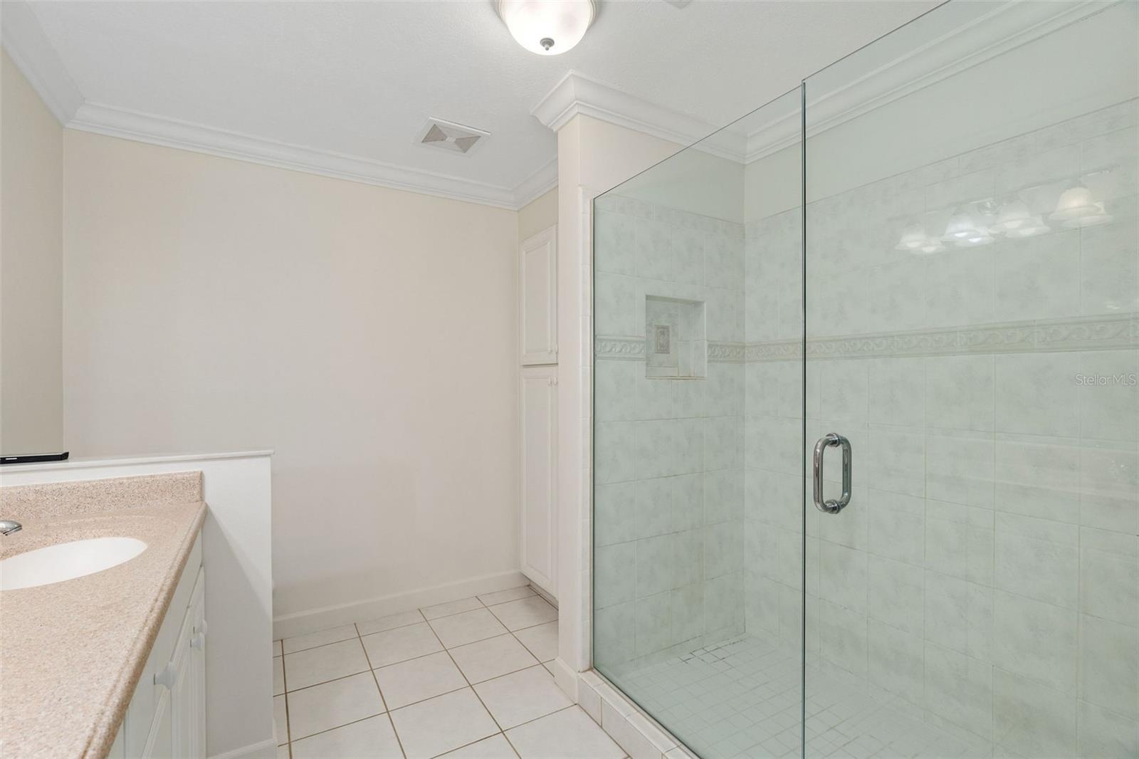 Image 18 of 33 For 354 Lakeview Street