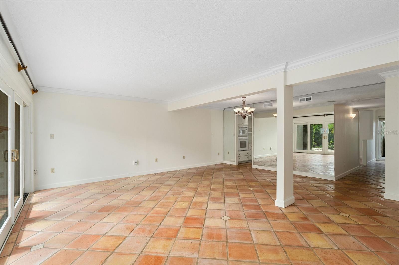 Image 4 of 33 For 354 Lakeview Street