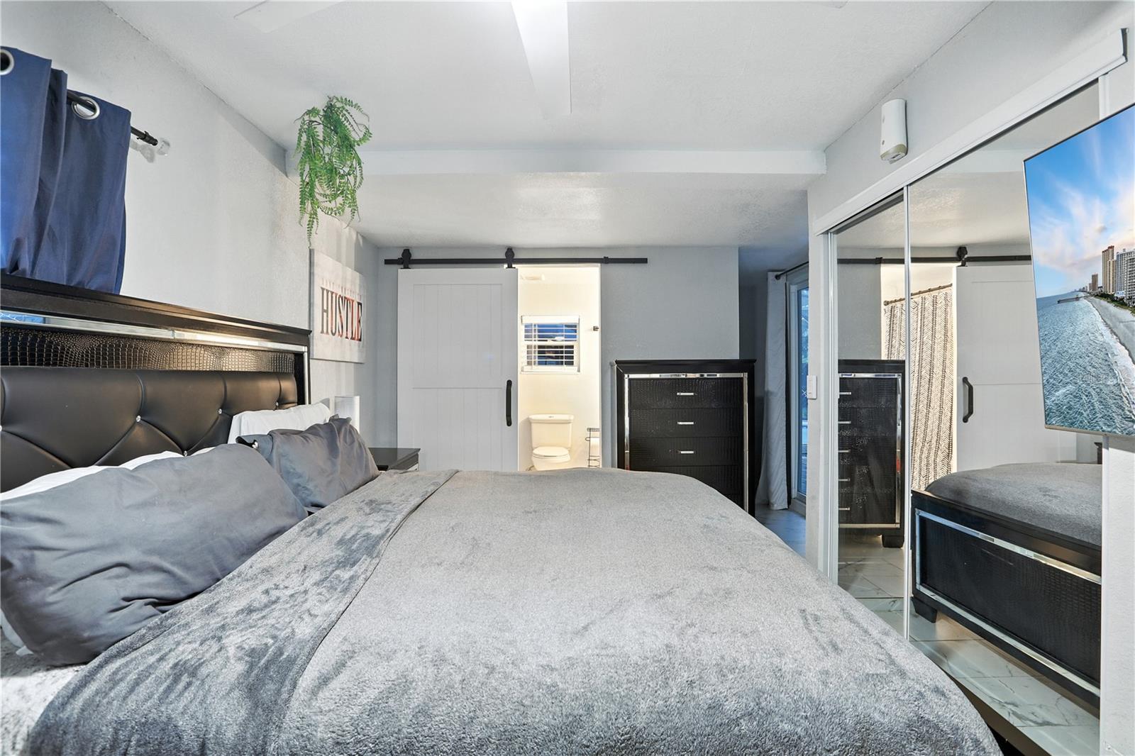 Image 17 of 42 For 5008 Turnbull Drive