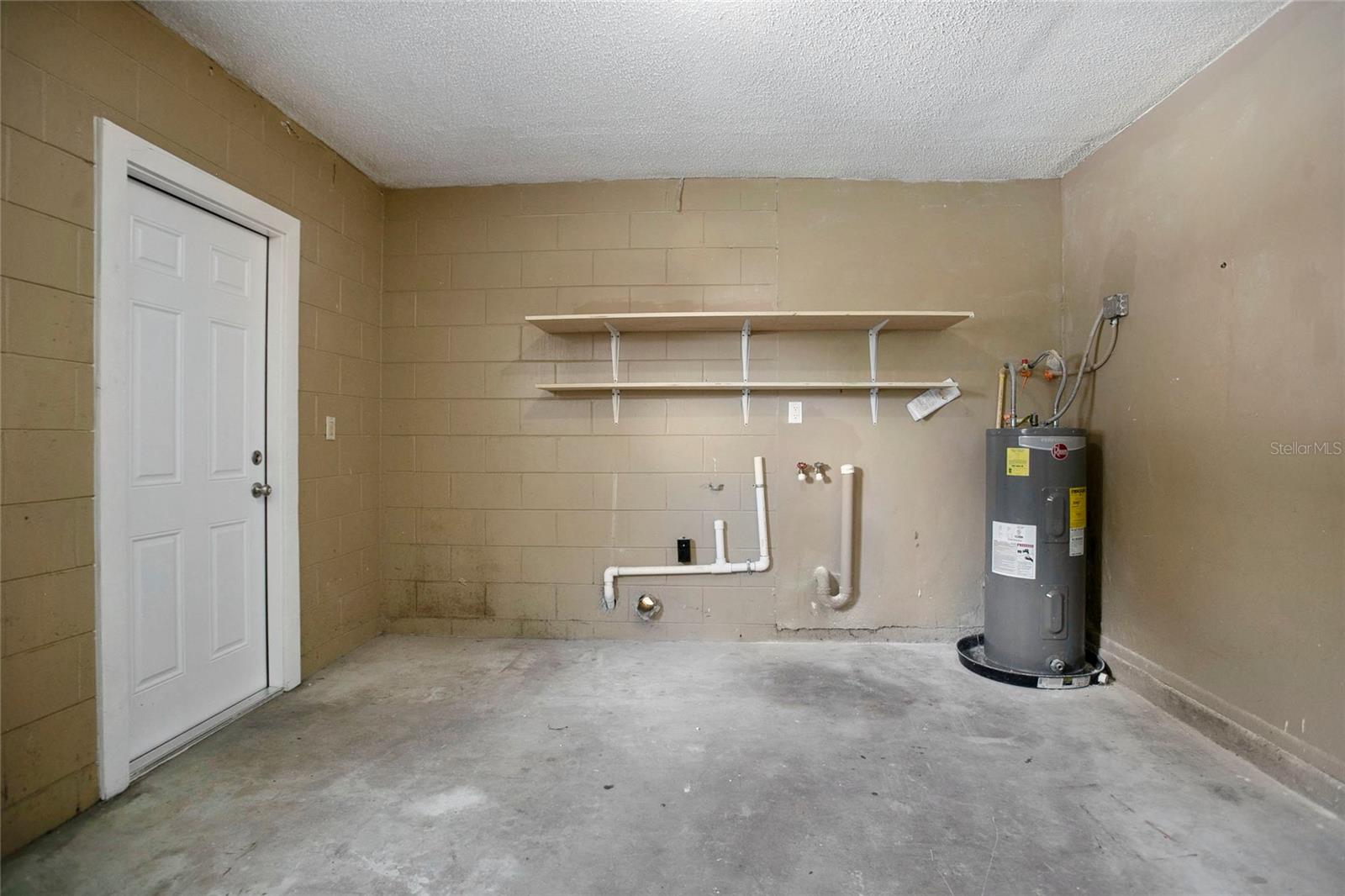 Image 18 of 26 For 10419 Olcot Street