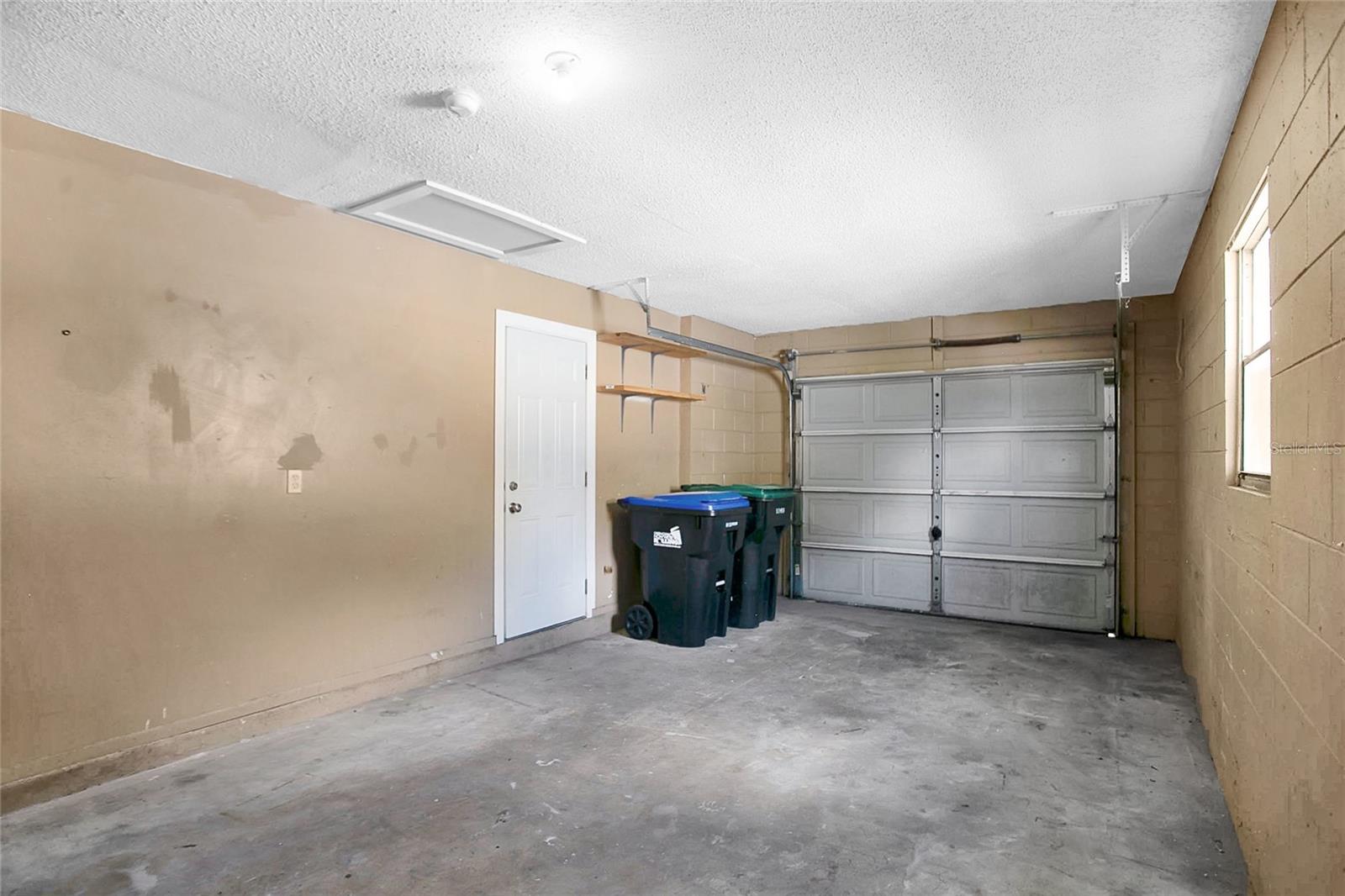 Image 19 of 26 For 10419 Olcot Street