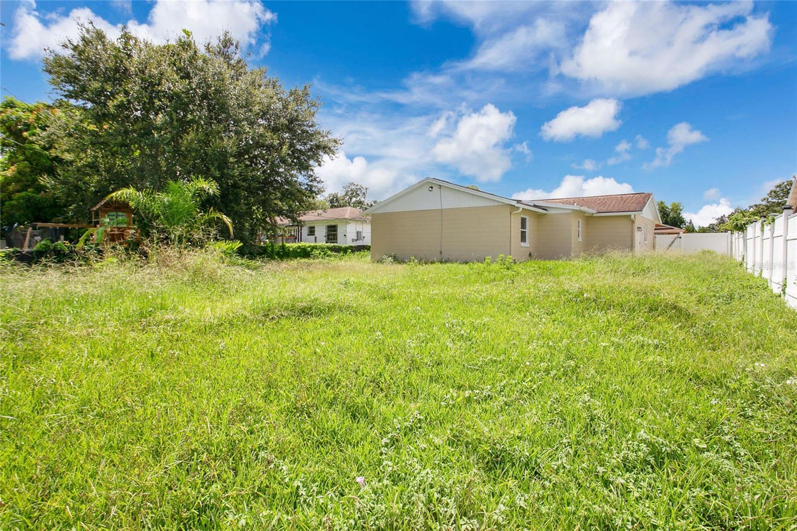 Image 21 of 26 For 10419 Olcot Street