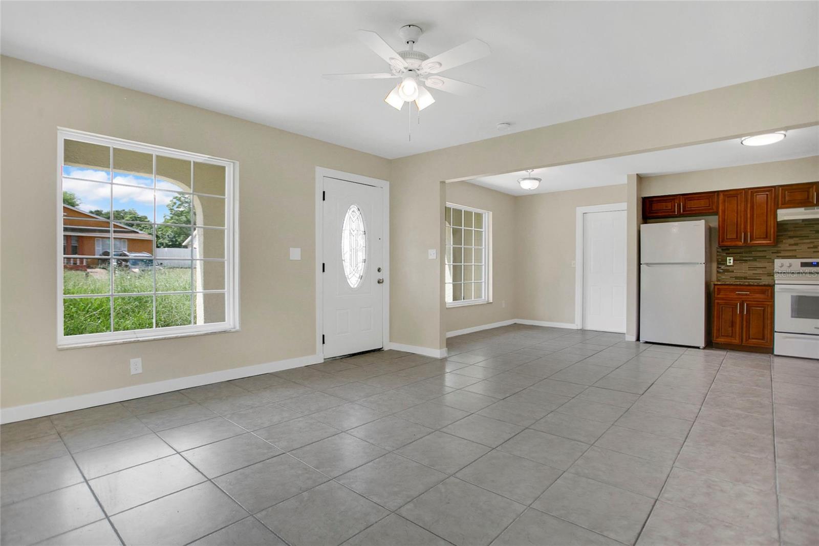 Image 4 of 26 For 10419 Olcot Street