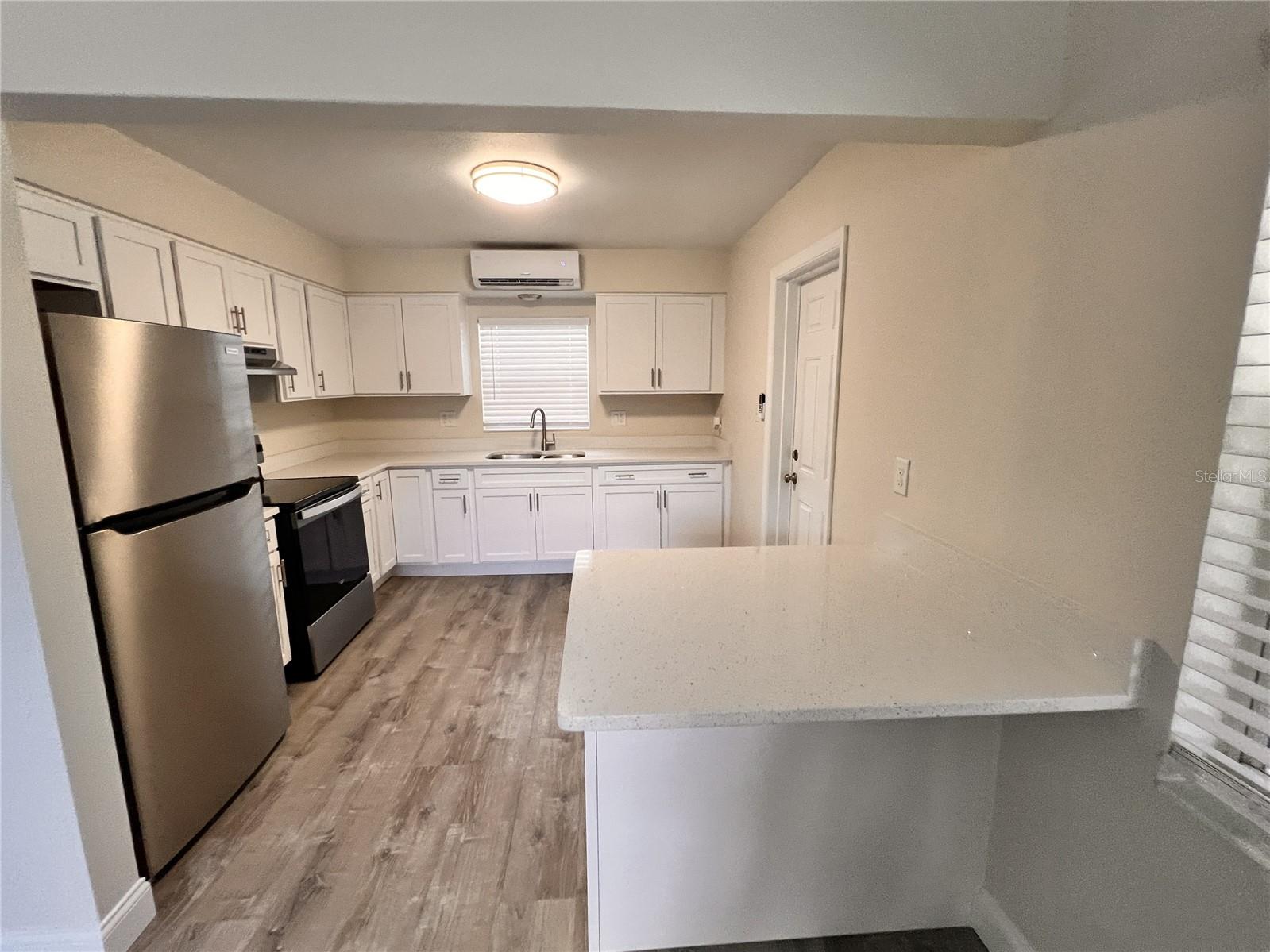 Image 6 of 15 For 2414 Formosa Avenue