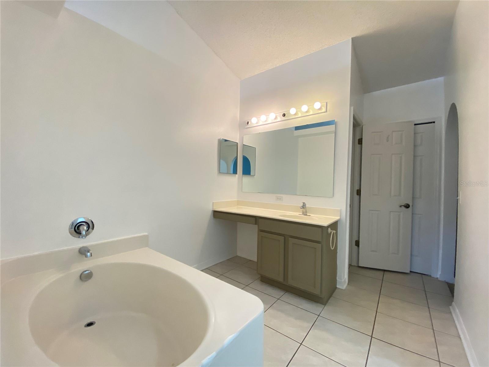Image 14 of 26 For 9732 Water Fern Circle