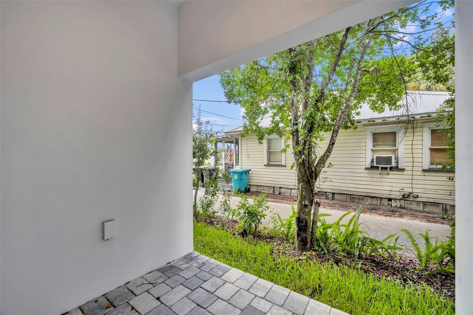 Image 18 of 33 For 62 W Esther Street