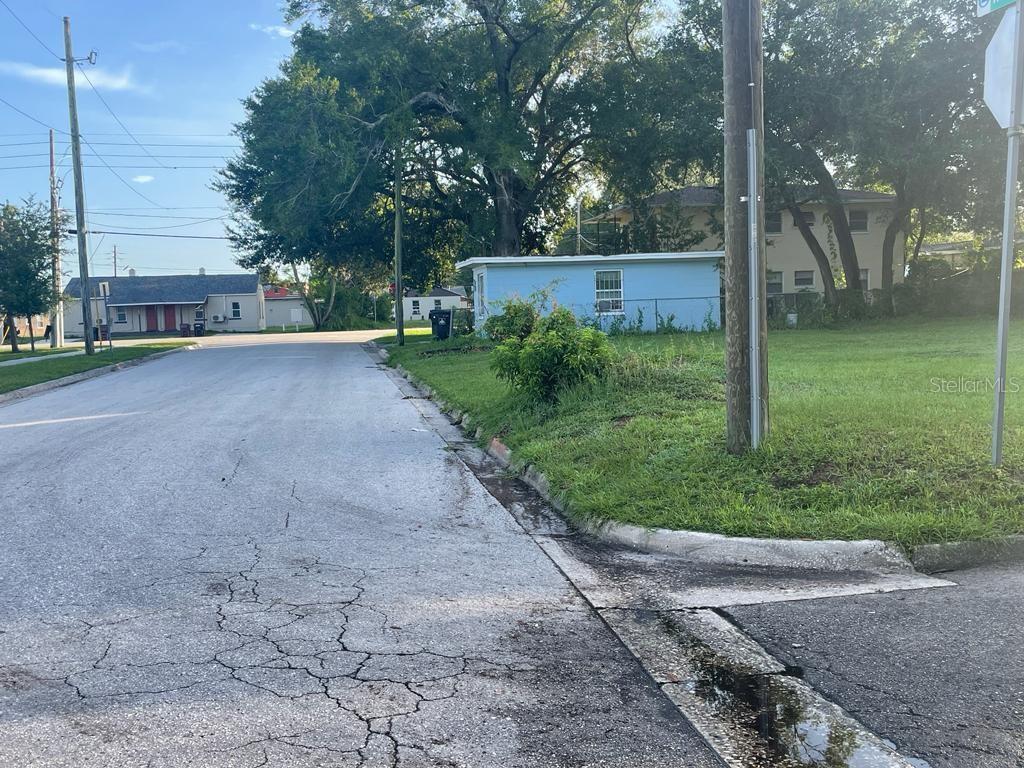 Image 2 of 7 For 1049 Colyer Street