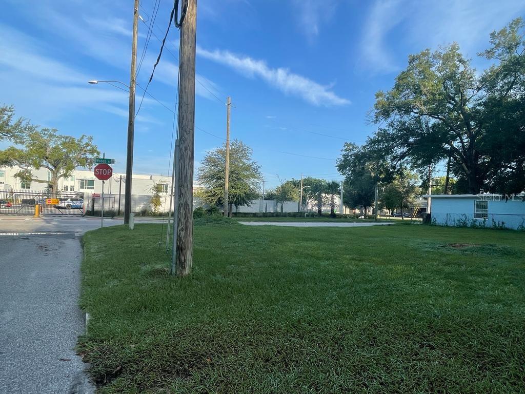 Image 5 of 7 For 1049 Colyer Street