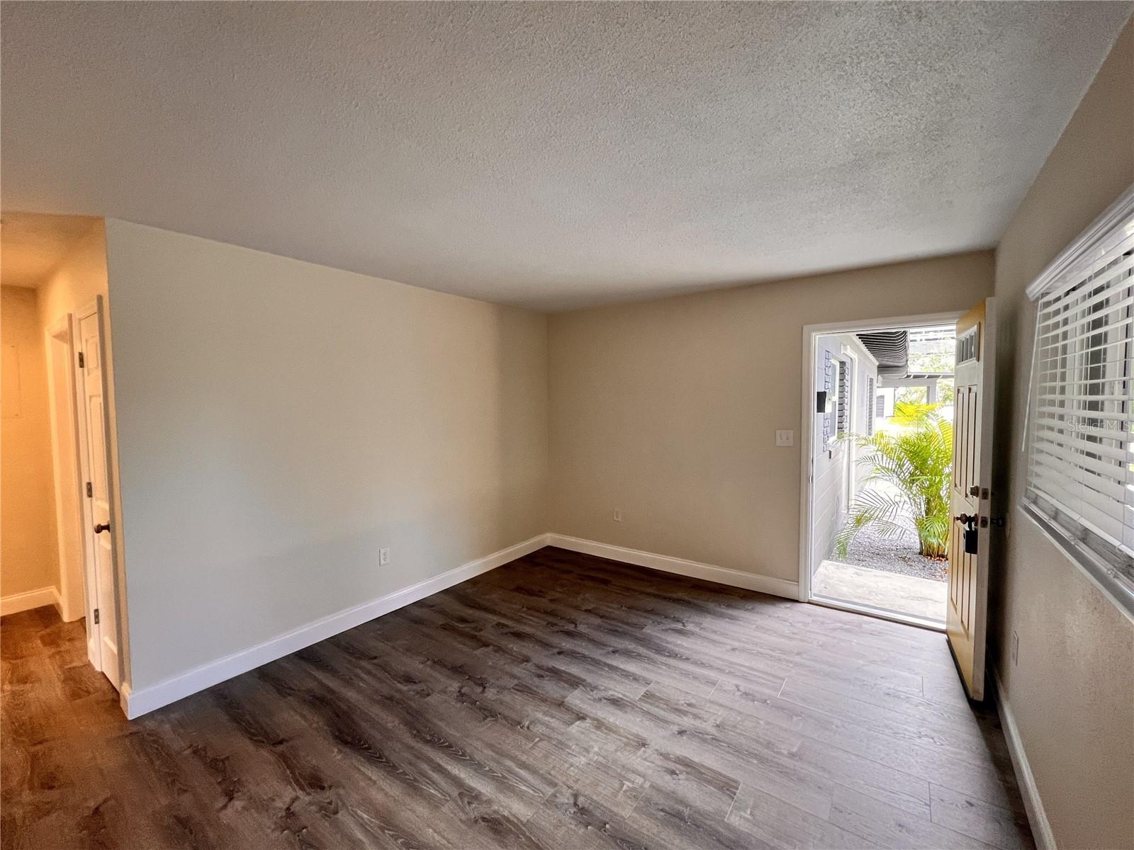 Image 4 of 20 For 2412 Formosa Avenue