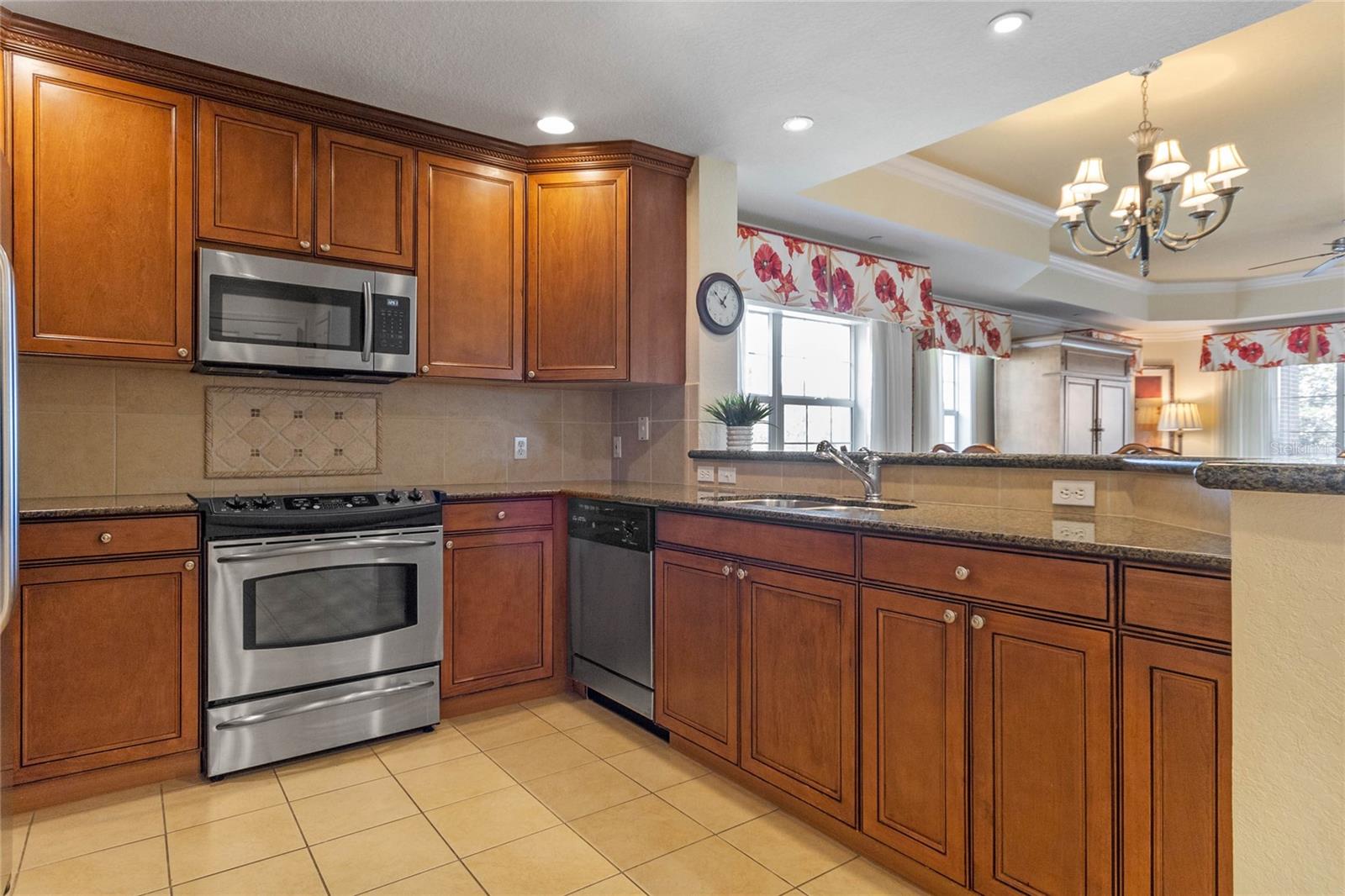 Image 5 of 31 For 1106 Sunset View Circle 201