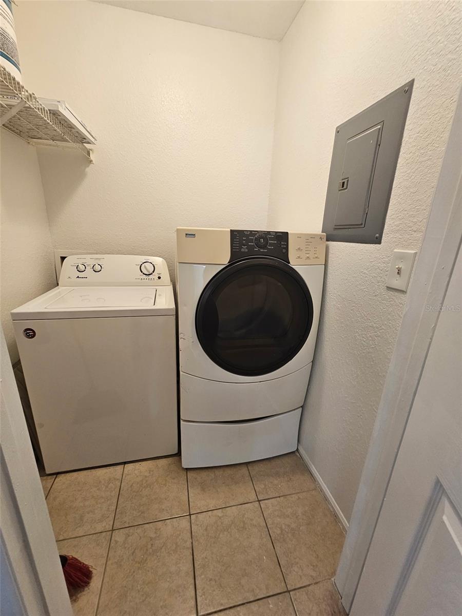 Image 7 of 13 For 5040 Park Central Drive 2017