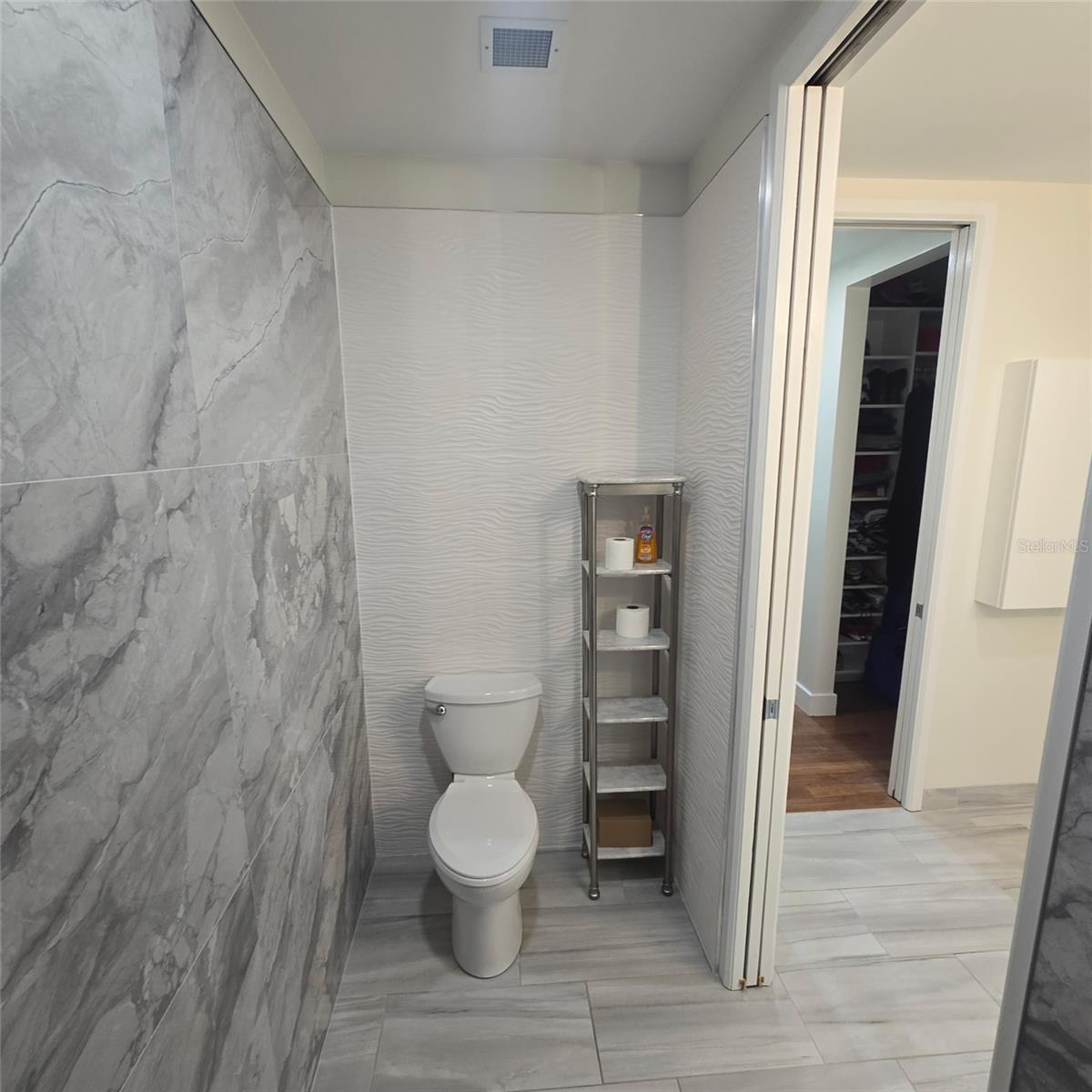 Image 4 of 7 For 150 Robinson Street 2409