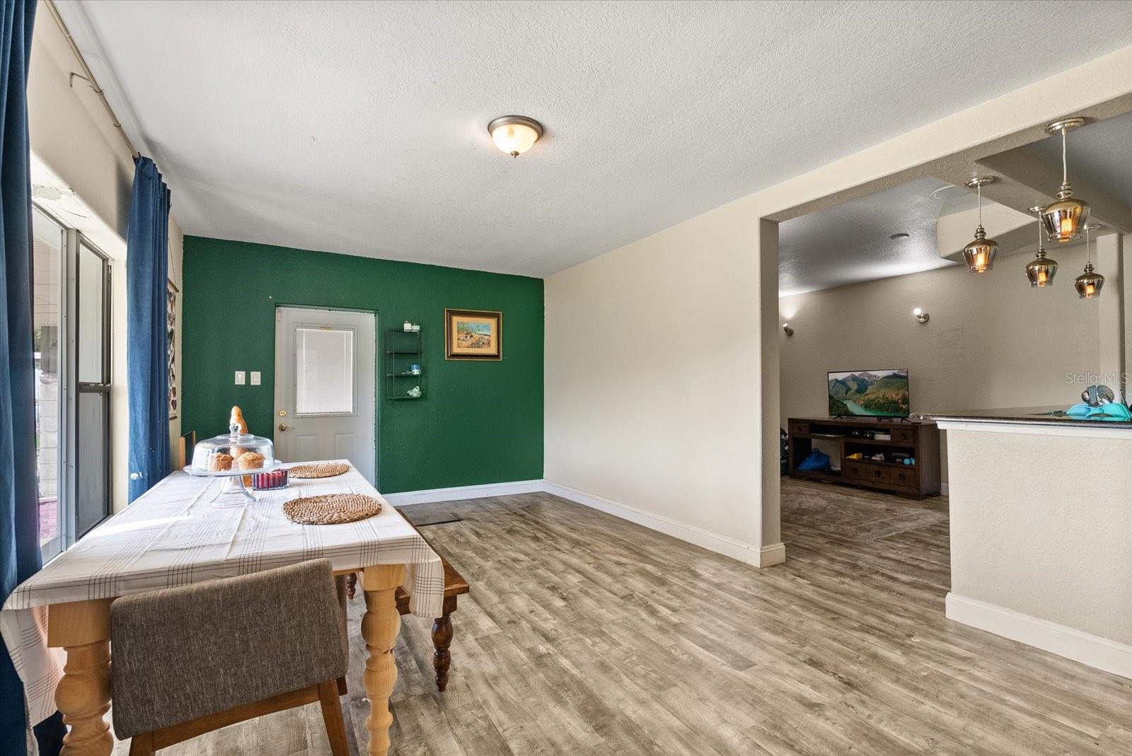 Image 20 of 39 For 660 Shady Nook Drive