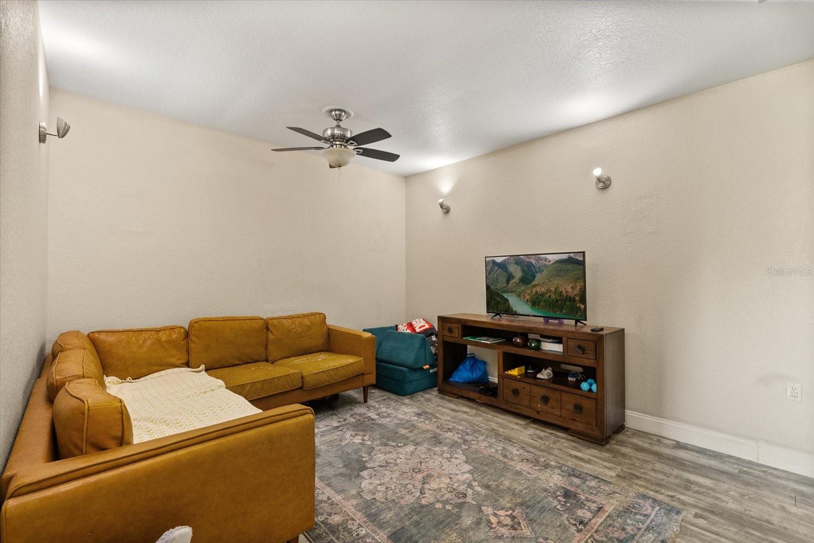 Image 22 of 39 For 660 Shady Nook Drive
