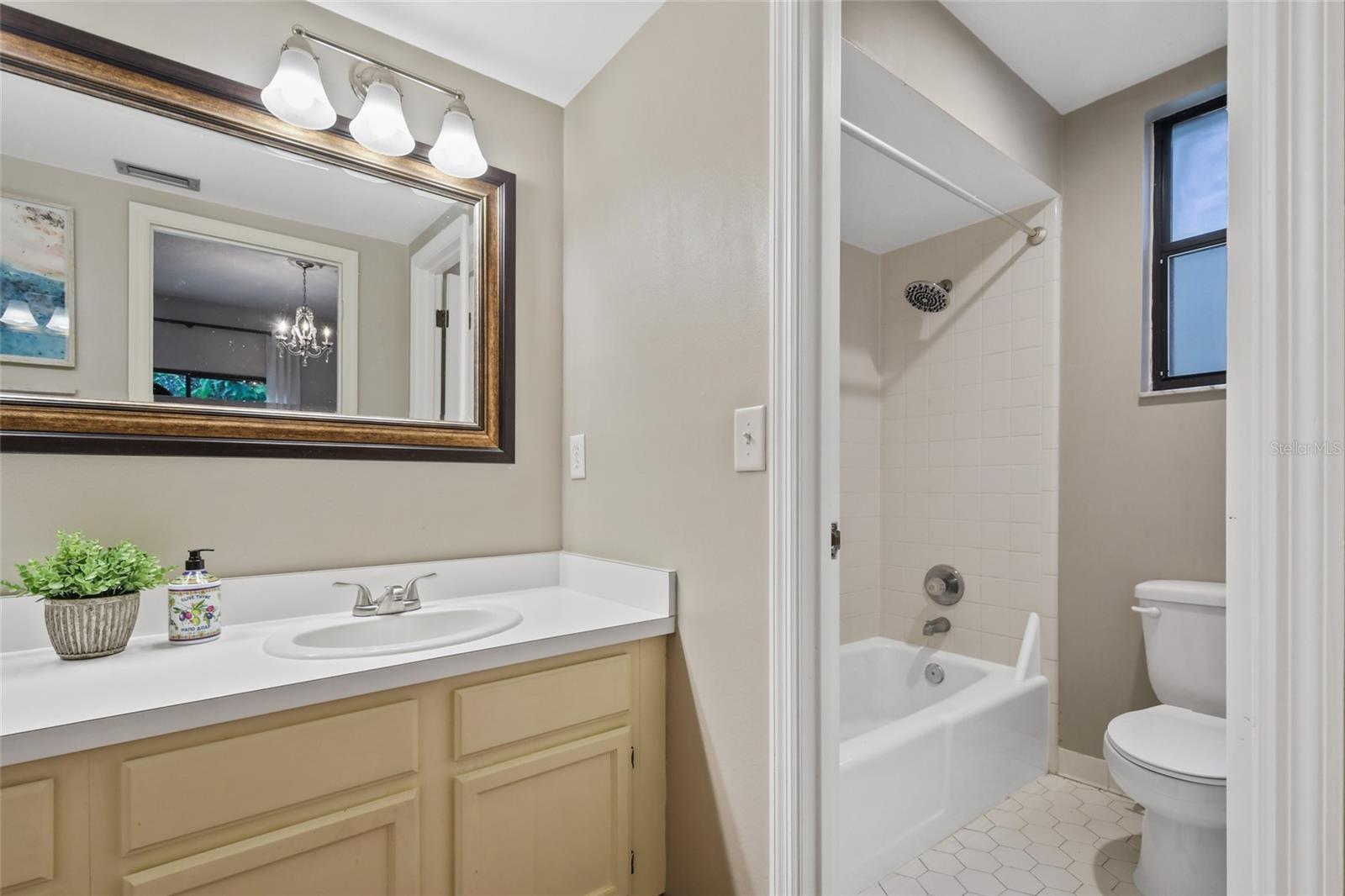 Image 18 of 30 For 1094 Azalea Lane 4