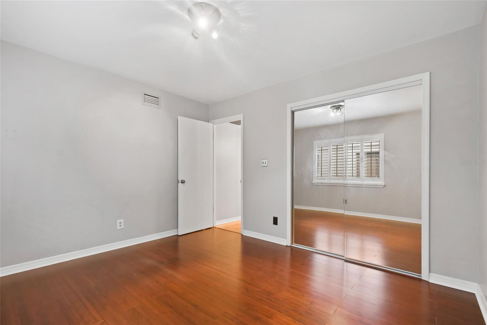 Image 23 of 30 For 1094 Azalea Lane 4