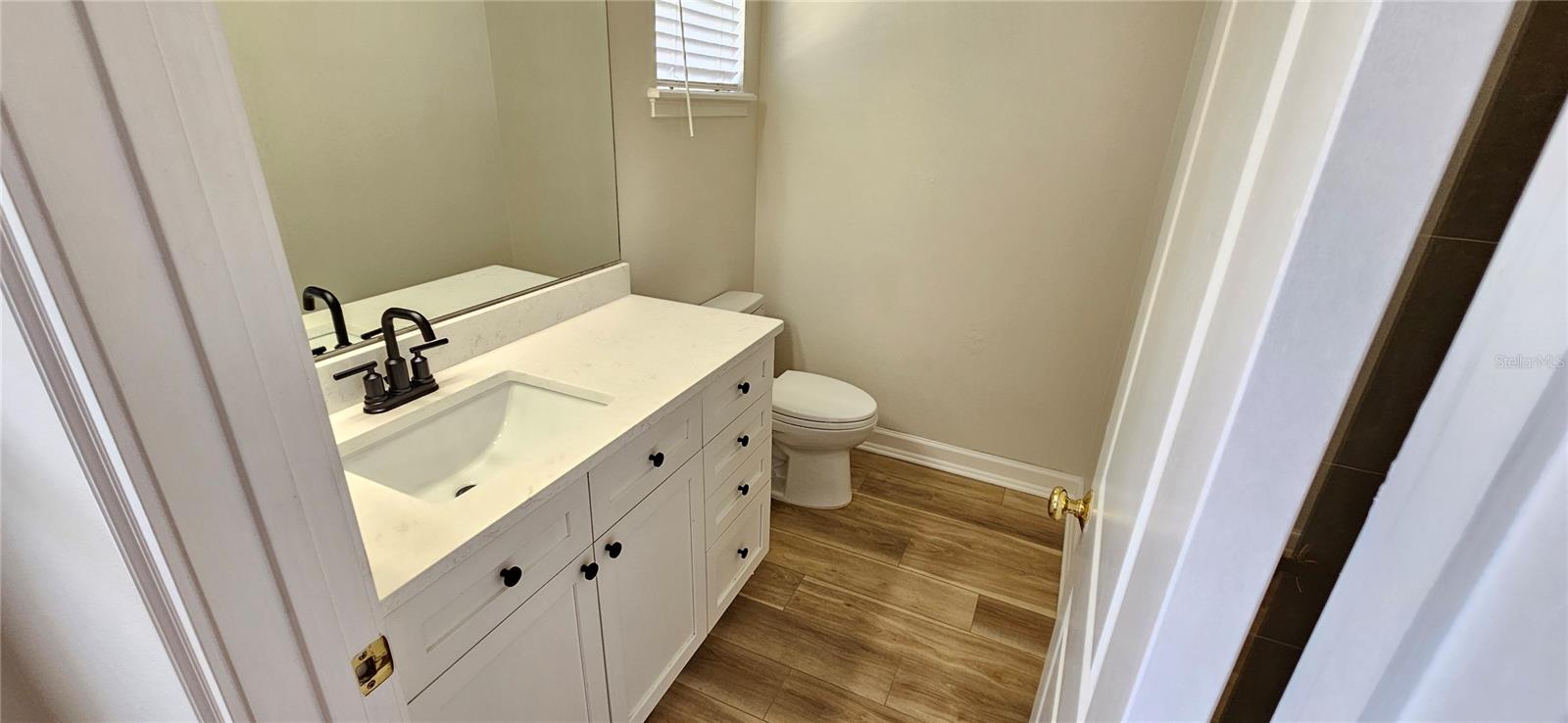 Image 17 of 25 For 945 Fern Creek Avenue 3