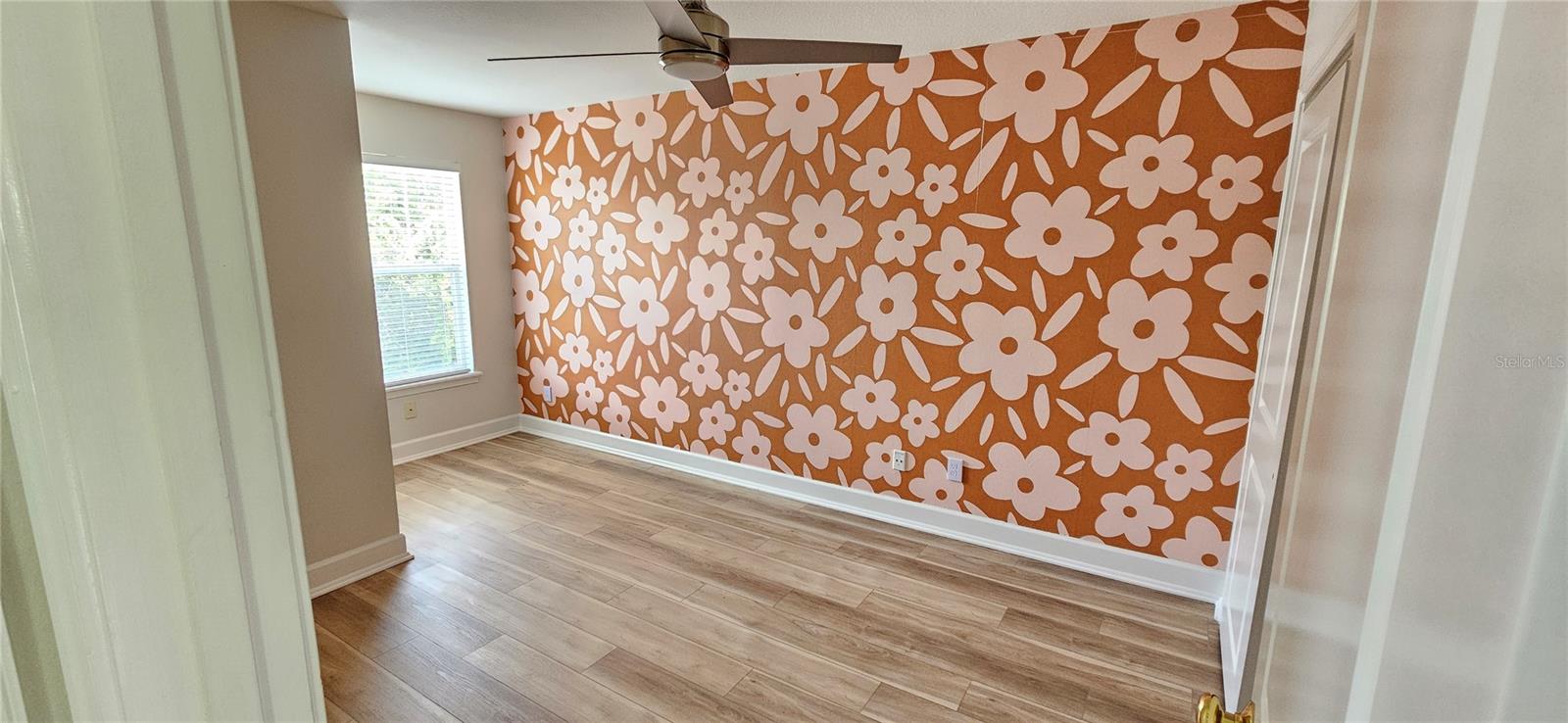 Image 18 of 25 For 945 Fern Creek Avenue 3