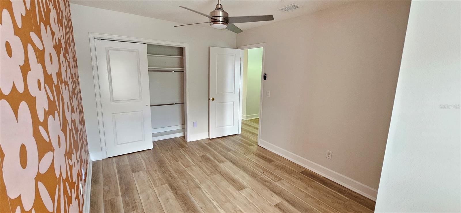 Image 19 of 25 For 945 Fern Creek Avenue 3