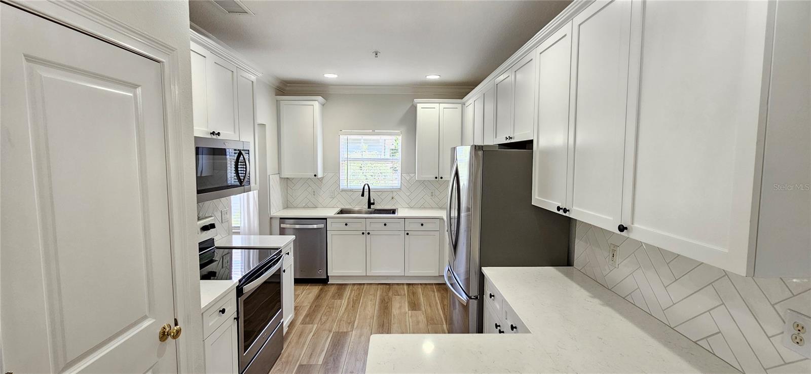 Image 3 of 25 For 945 Fern Creek Avenue 3