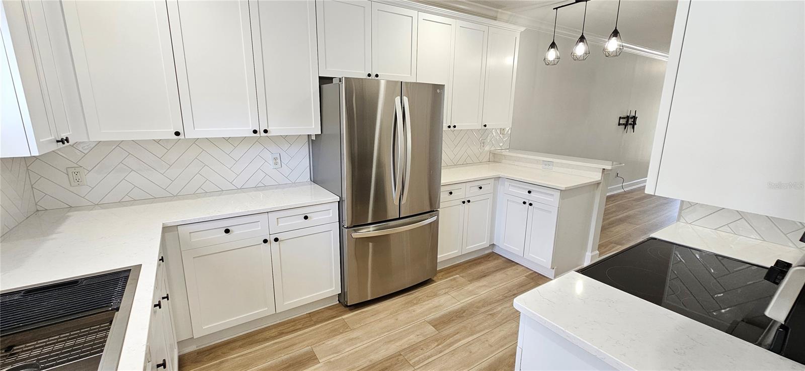 Image 4 of 25 For 945 Fern Creek Avenue 3