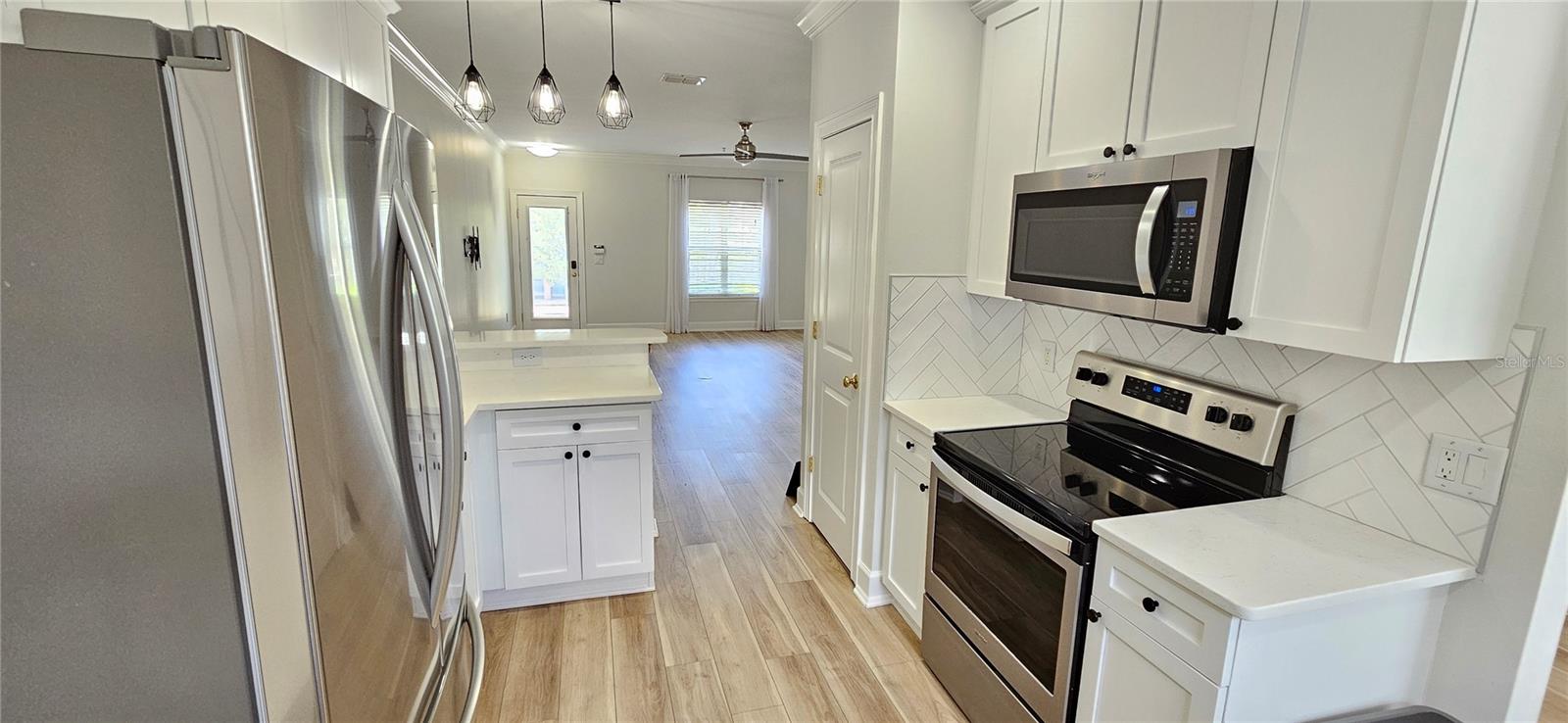 Image 5 of 25 For 945 Fern Creek Avenue 3