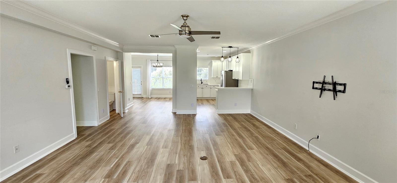 Image 6 of 25 For 945 Fern Creek Avenue 3