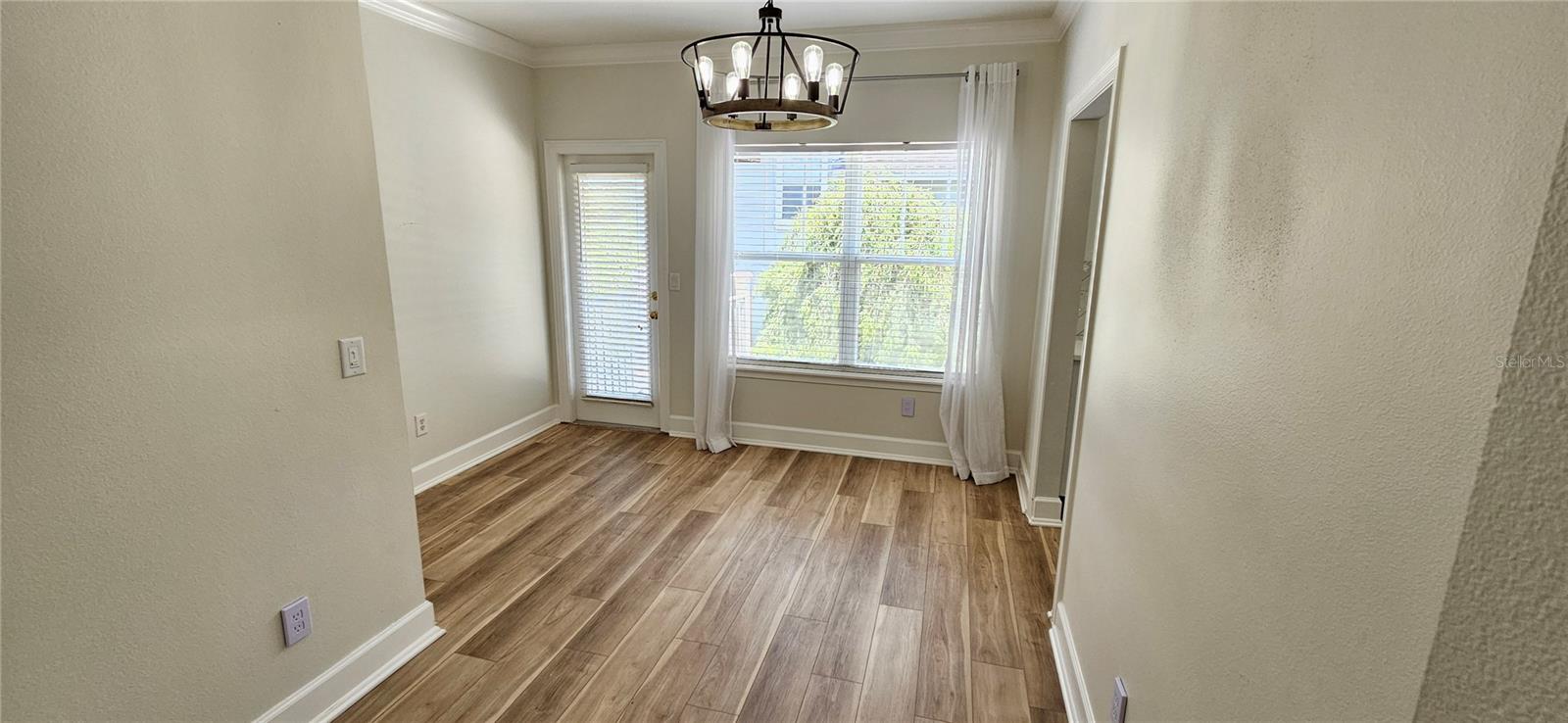 Image 7 of 25 For 945 Fern Creek Avenue 3