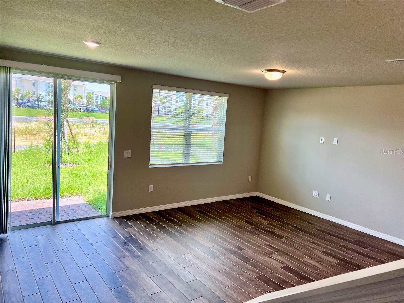 Image 10 of 29 For 737 Legacy Drive
