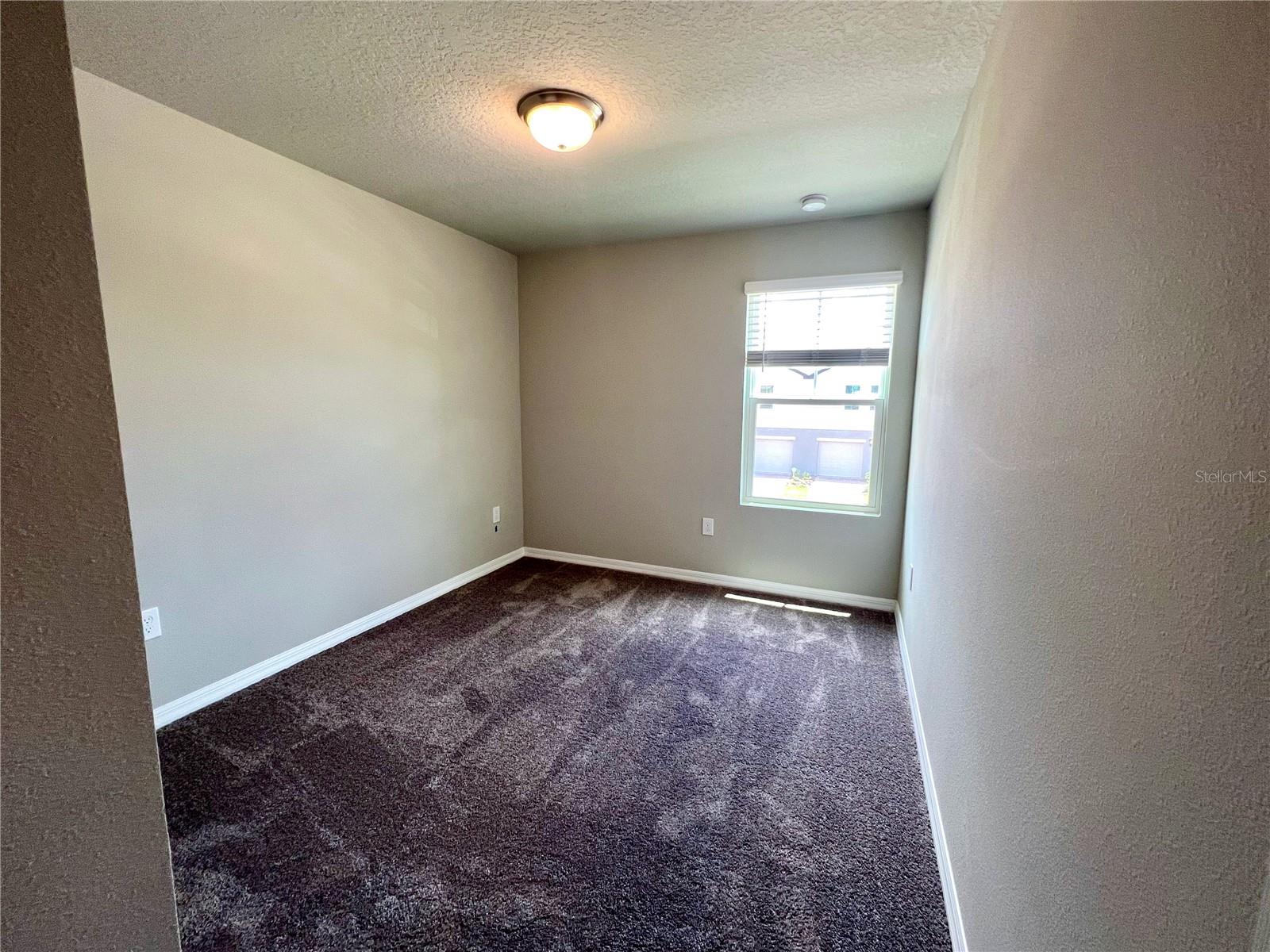 Image 24 of 29 For 737 Legacy Drive