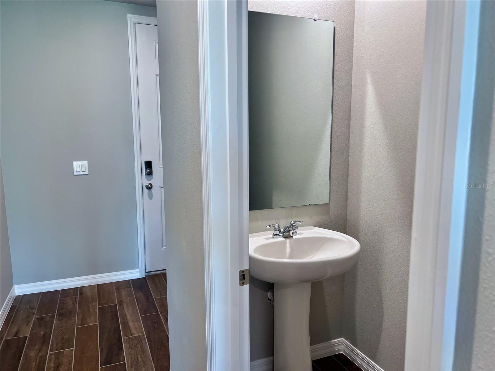 Image 4 of 29 For 737 Legacy Drive