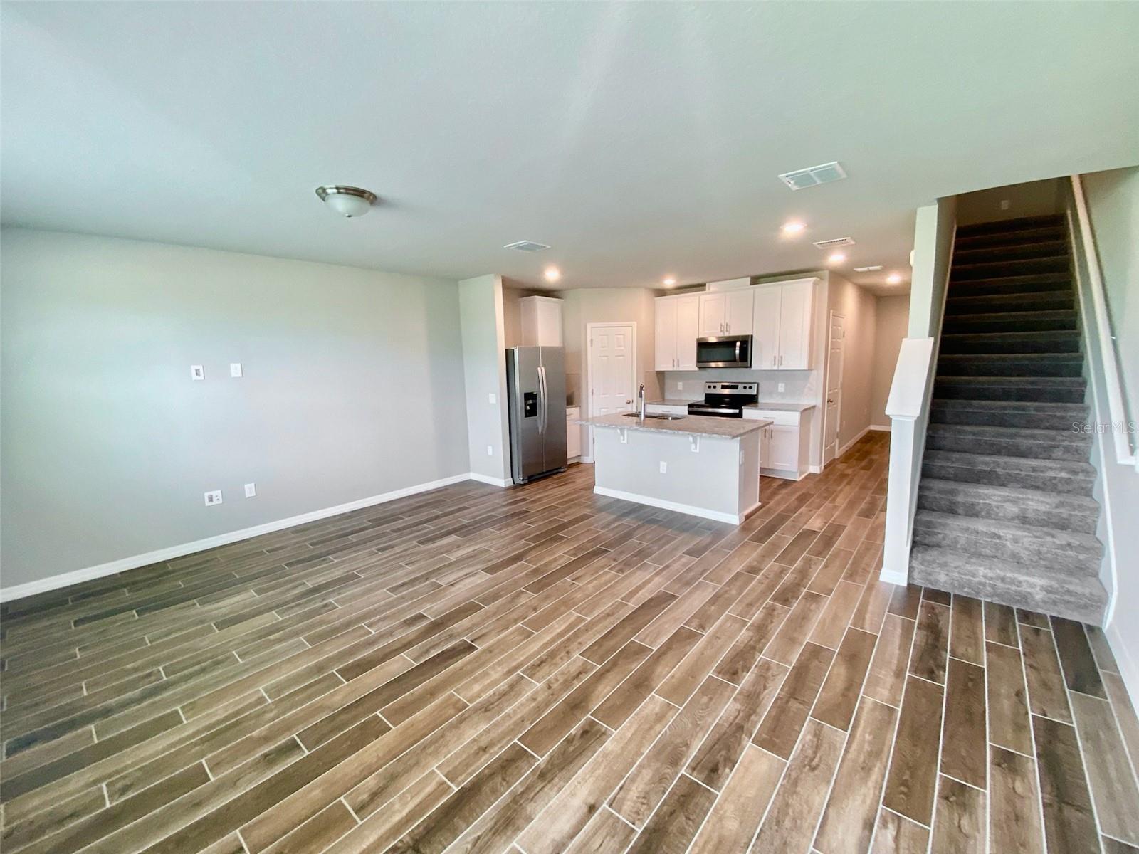 Image 8 of 29 For 737 Legacy Drive