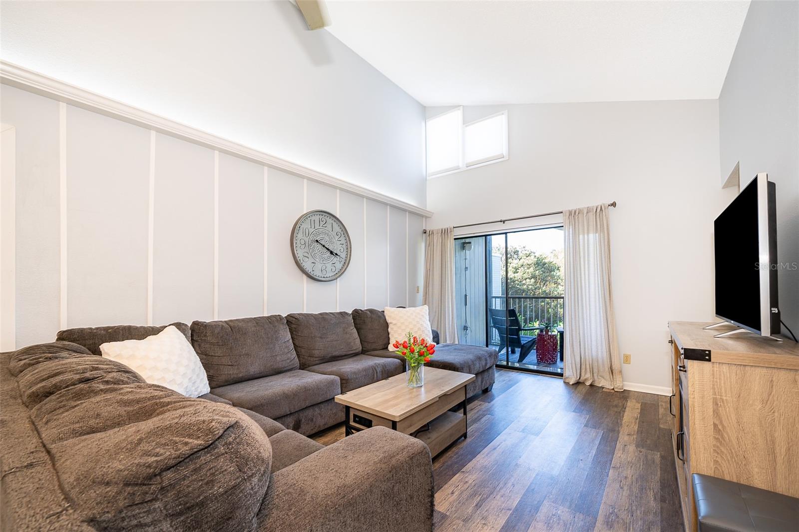 Listing photo id 8 for 3916 Atrium Drive Drive 4