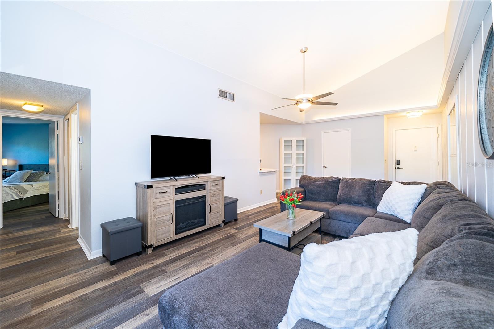 Listing photo id 10 for 3916 Atrium Drive Drive 4