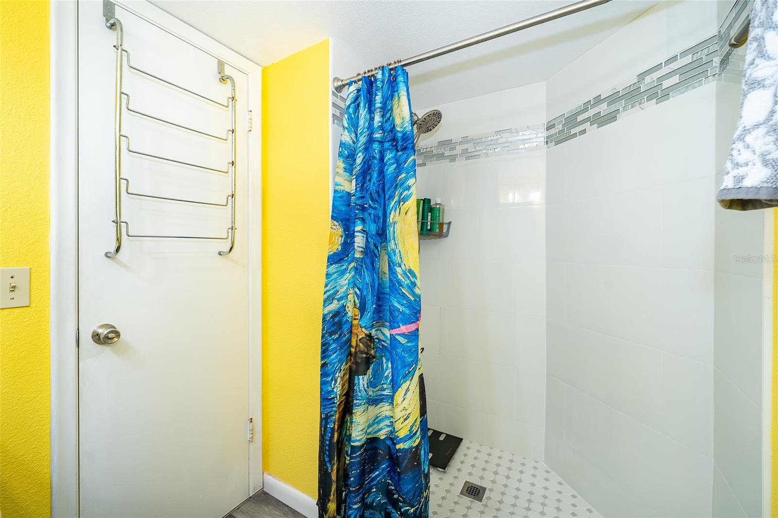 Listing photo id 17 for 3916 Atrium Drive Drive 4