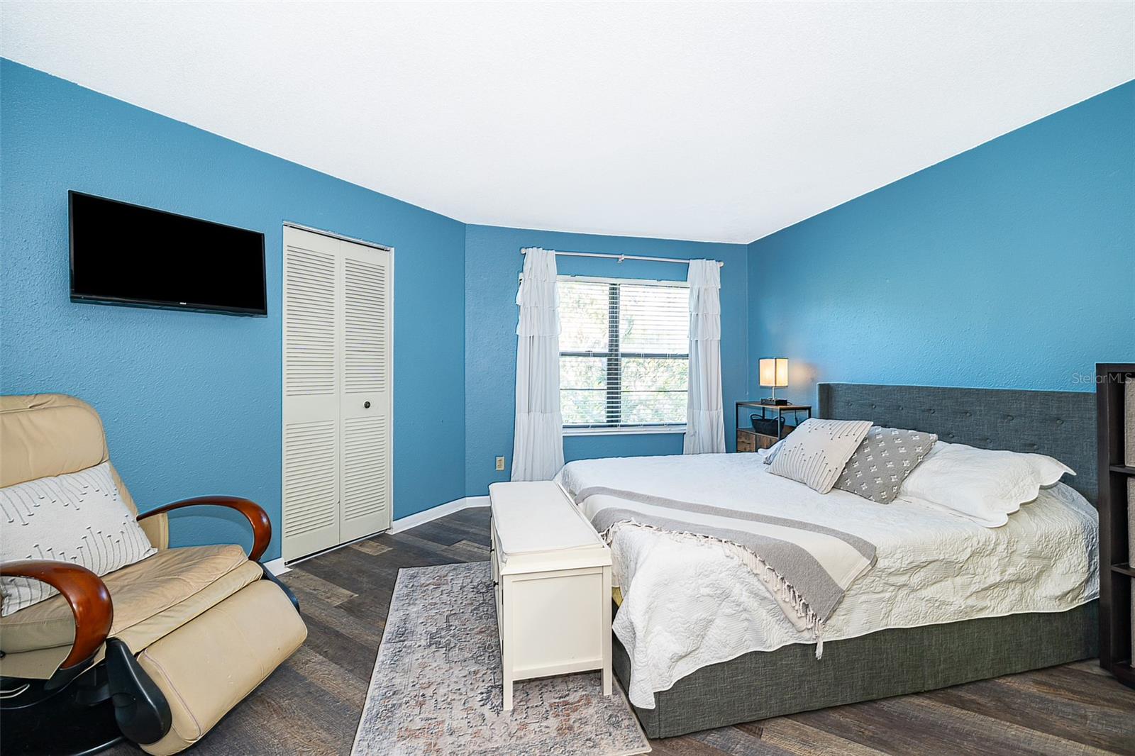 Listing photo id 20 for 3916 Atrium Drive Drive 4