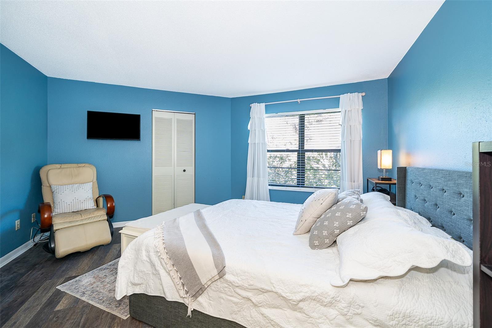 Listing photo id 21 for 3916 Atrium Drive Drive 4