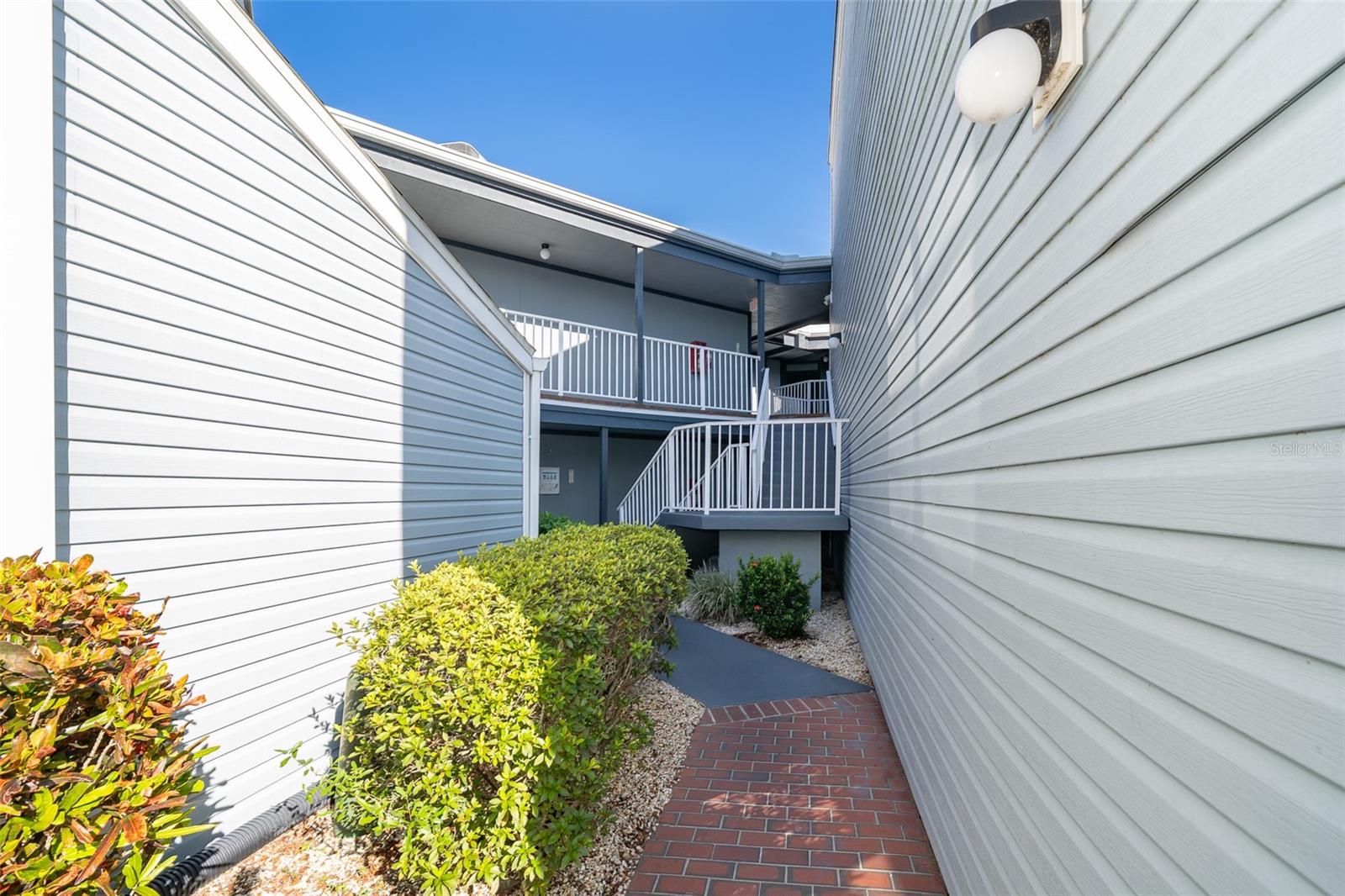 Listing photo id 1 for 3916 Atrium Drive Drive 4