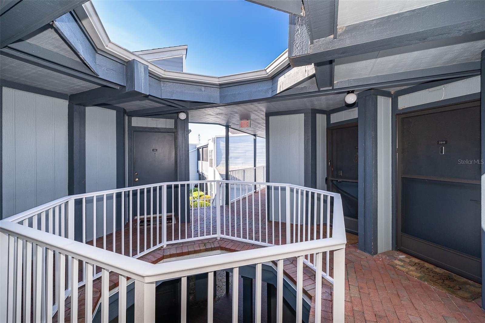 Listing photo id 3 for 3916 Atrium Drive Drive 4