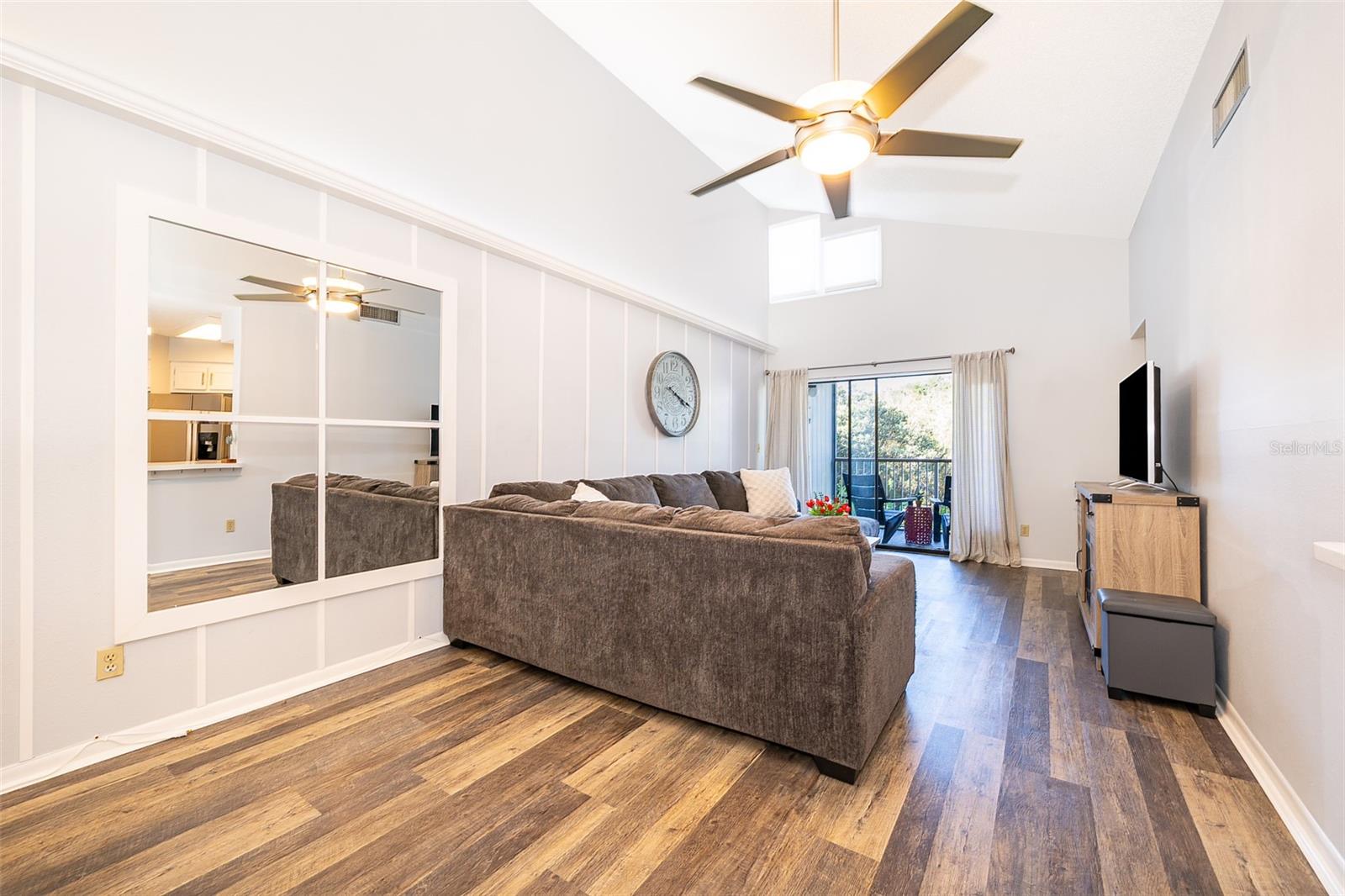 Listing photo id 7 for 3916 Atrium Drive Drive 4