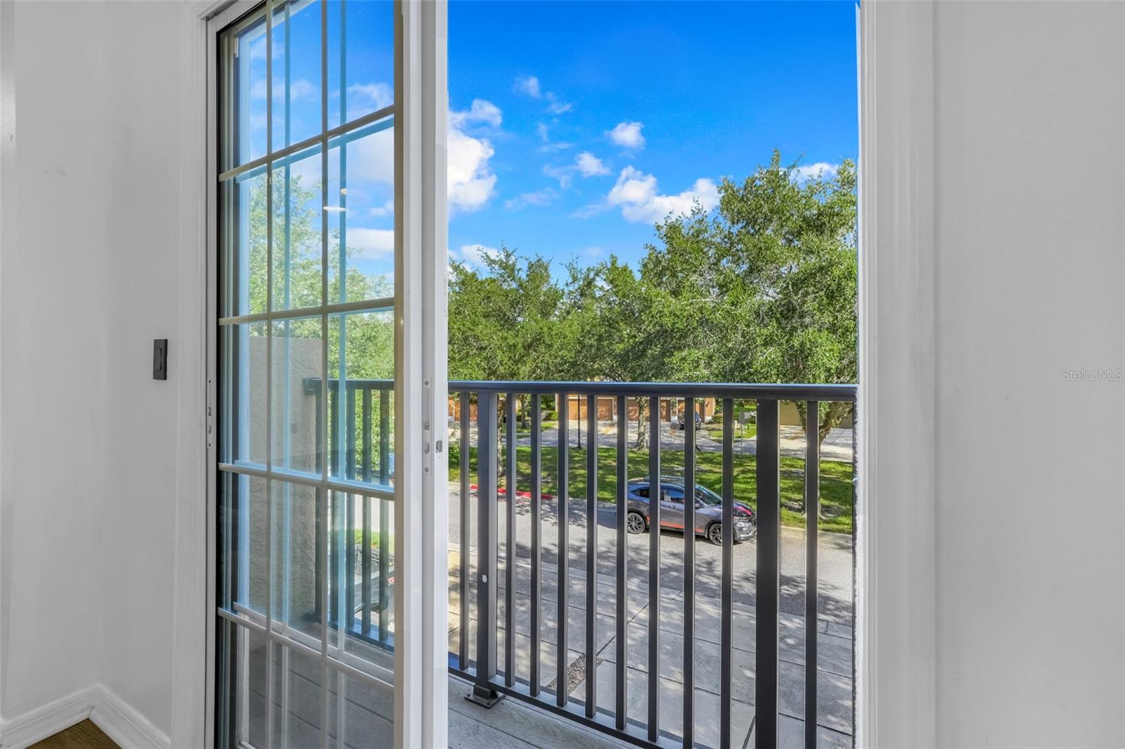Image 11 of 39 For 15344 Oak Apple Court 16a