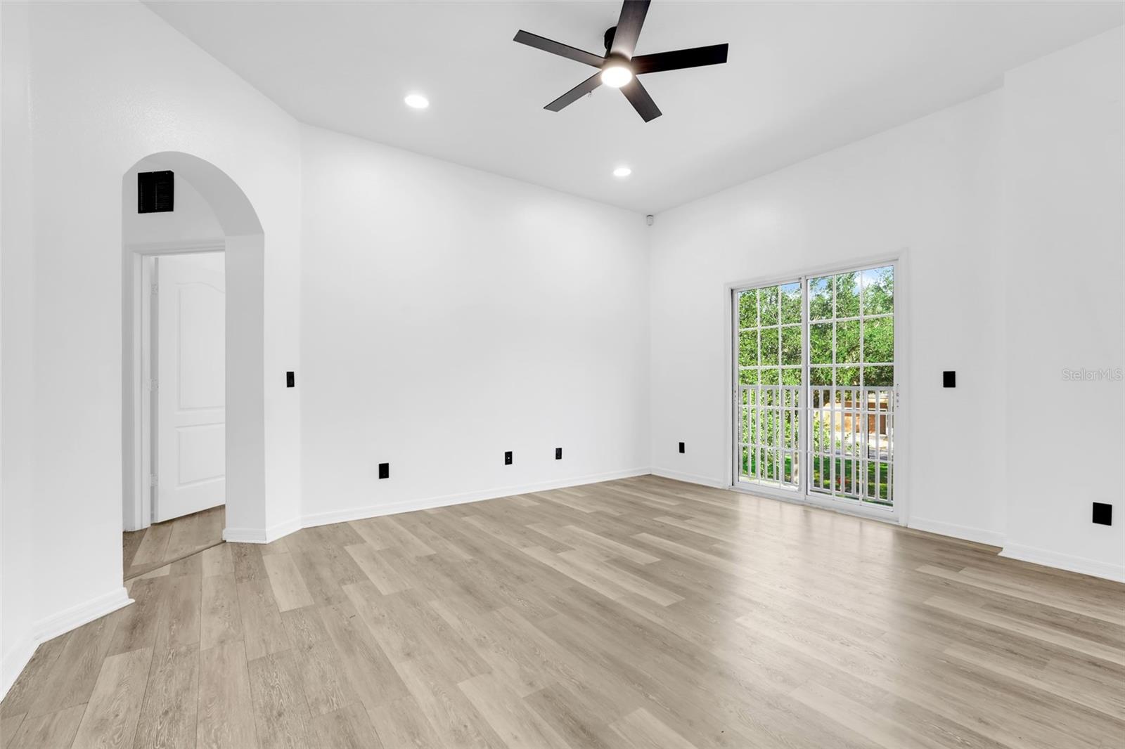 Image 12 of 39 For 15344 Oak Apple Court 16a